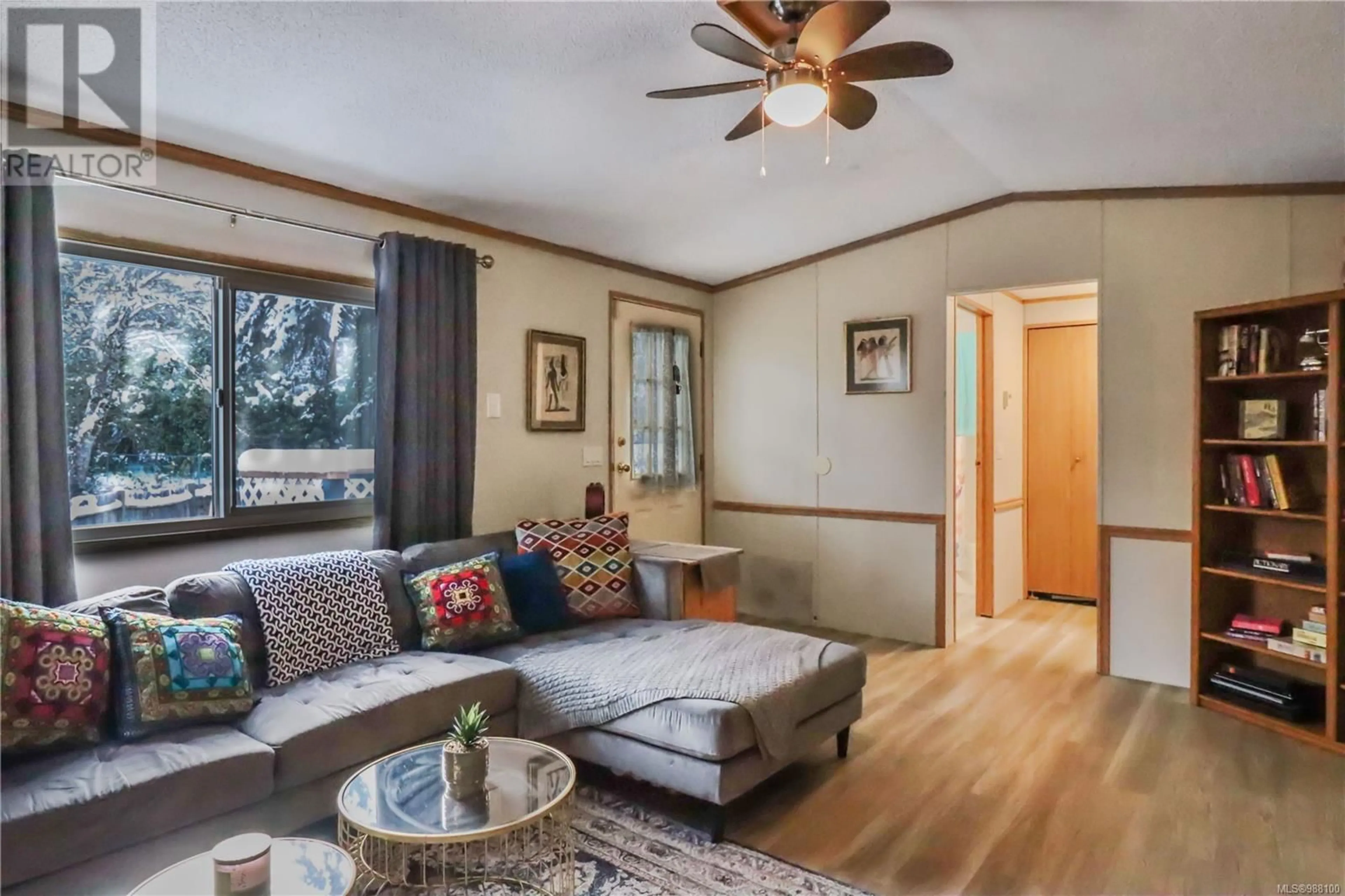 Living room with furniture, wood/laminate floor for 29 - 3449 HALLBERG ROAD, Nanaimo British Columbia V9G1L2