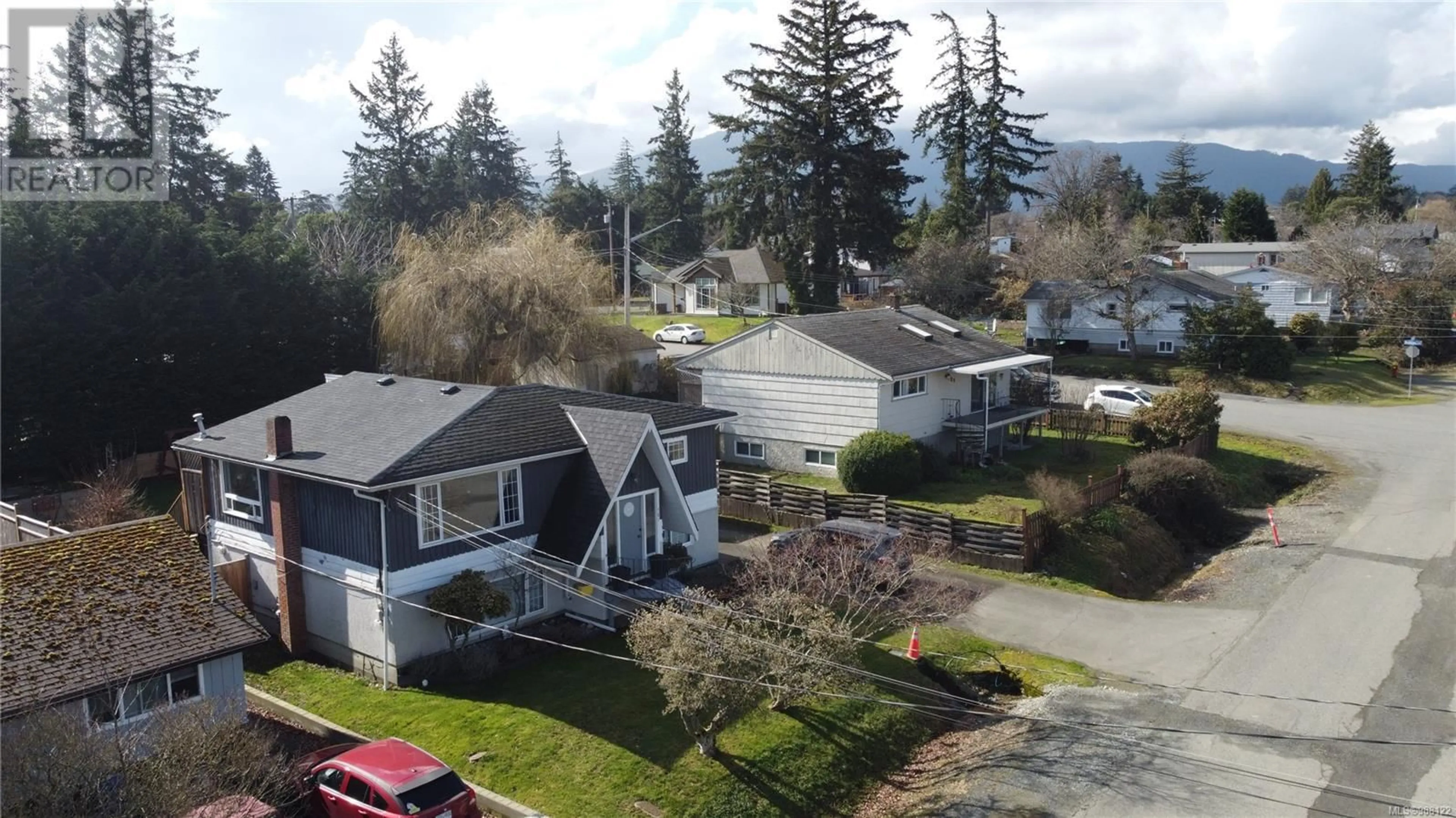 A pic from outside/outdoor area/front of a property/back of a property/a pic from drone, street for 781 Chelsea St, Nanaimo British Columbia V9S1Y2