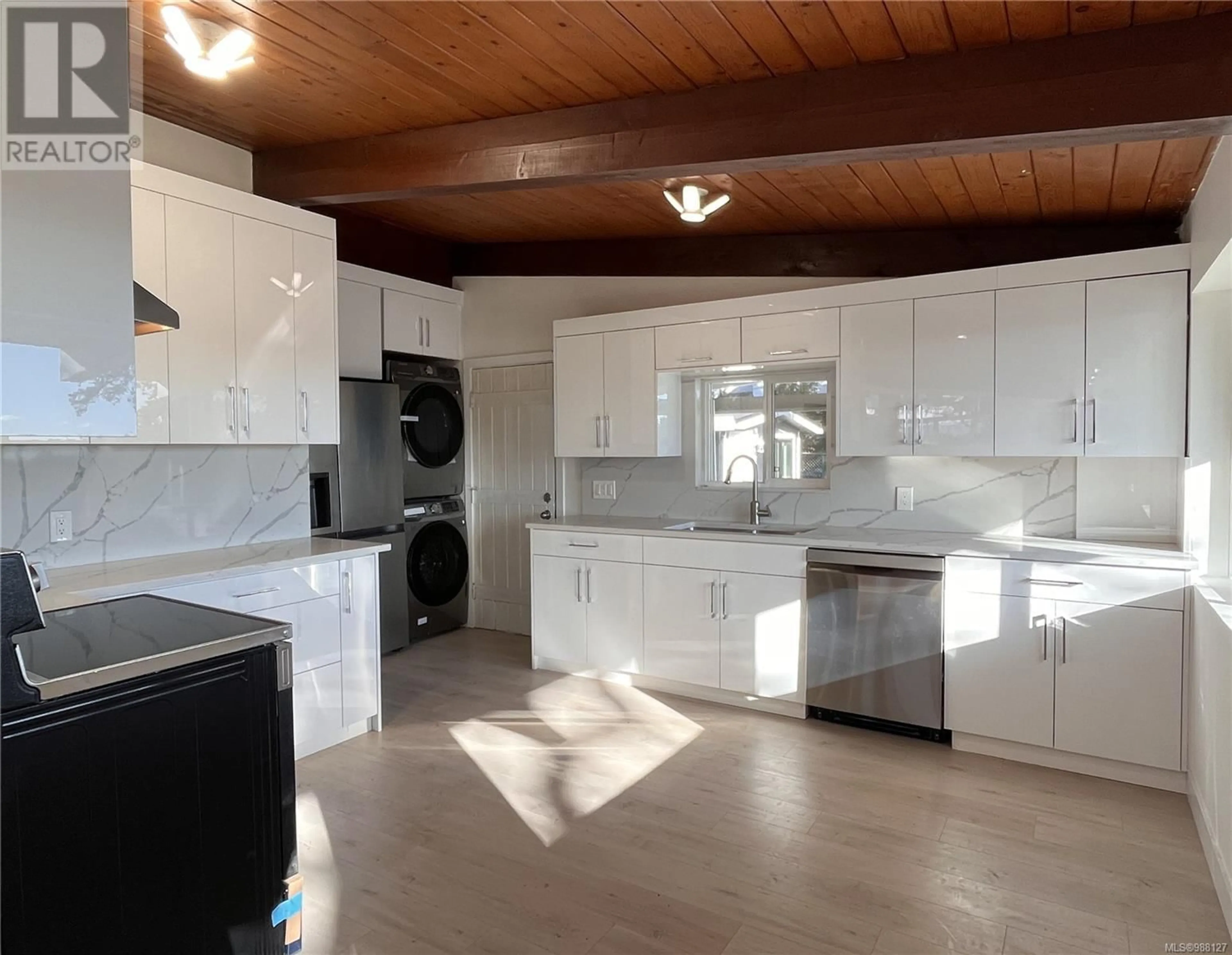 Open concept kitchen, unknown for 107 Island Hwy, View Royal British Columbia V9B1G1