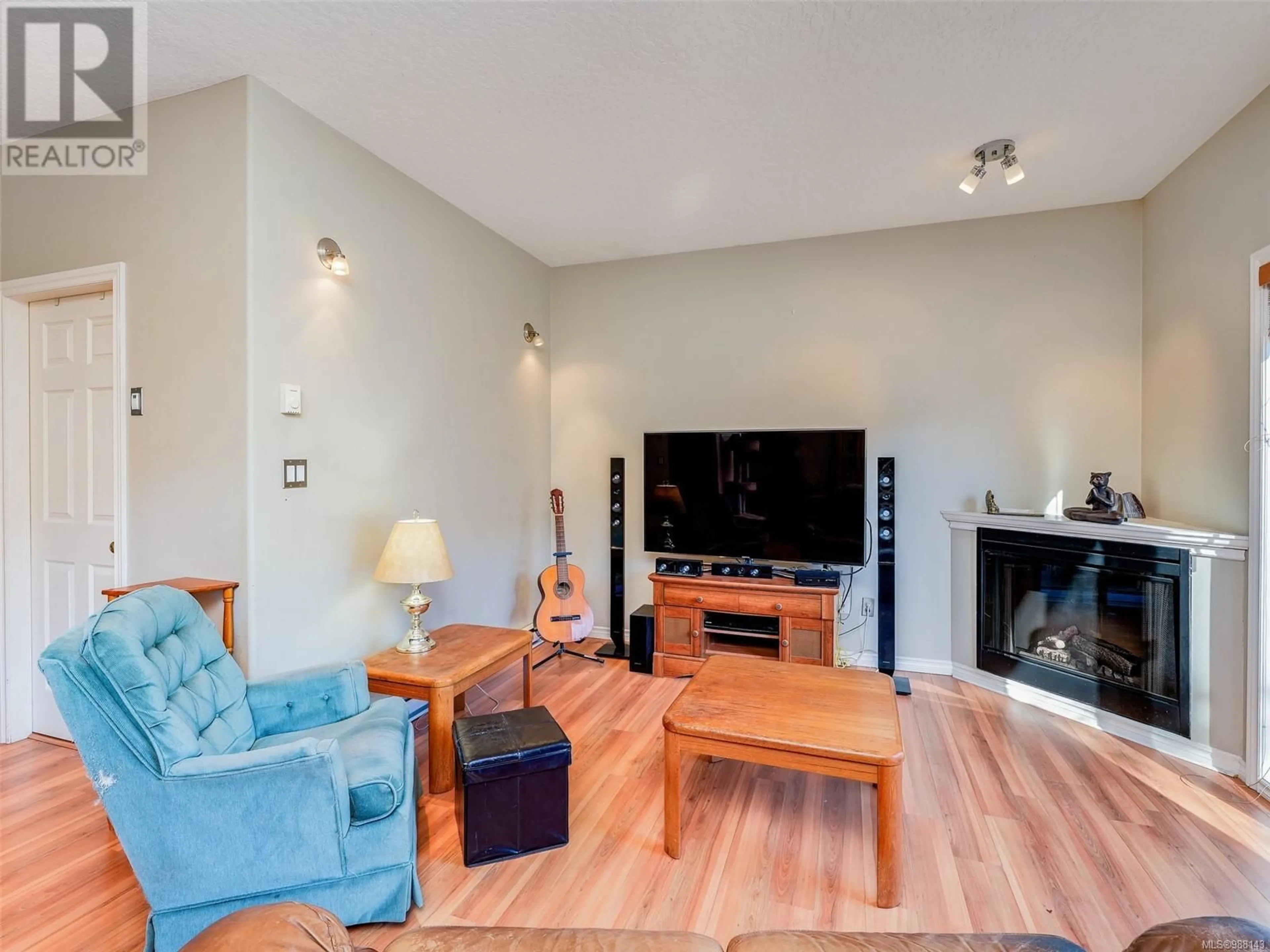 Living room with furniture, wood/laminate floor for 455 Avery Crt, Langford British Columbia V9B6L3