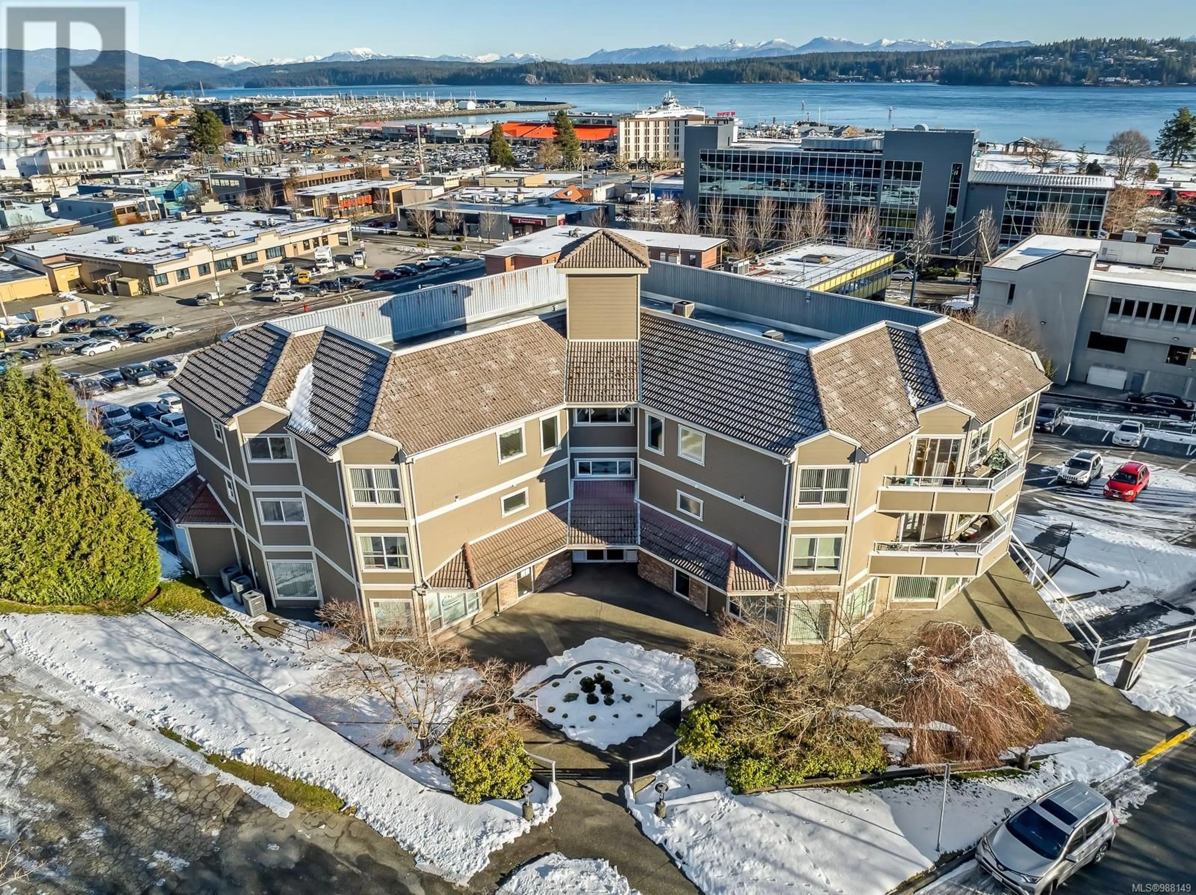 A pic from outside/outdoor area/front of a property/back of a property/a pic from drone, unknown for 311 - 300 ST. ANN'S ROAD, Campbell River British Columbia V9W4C6