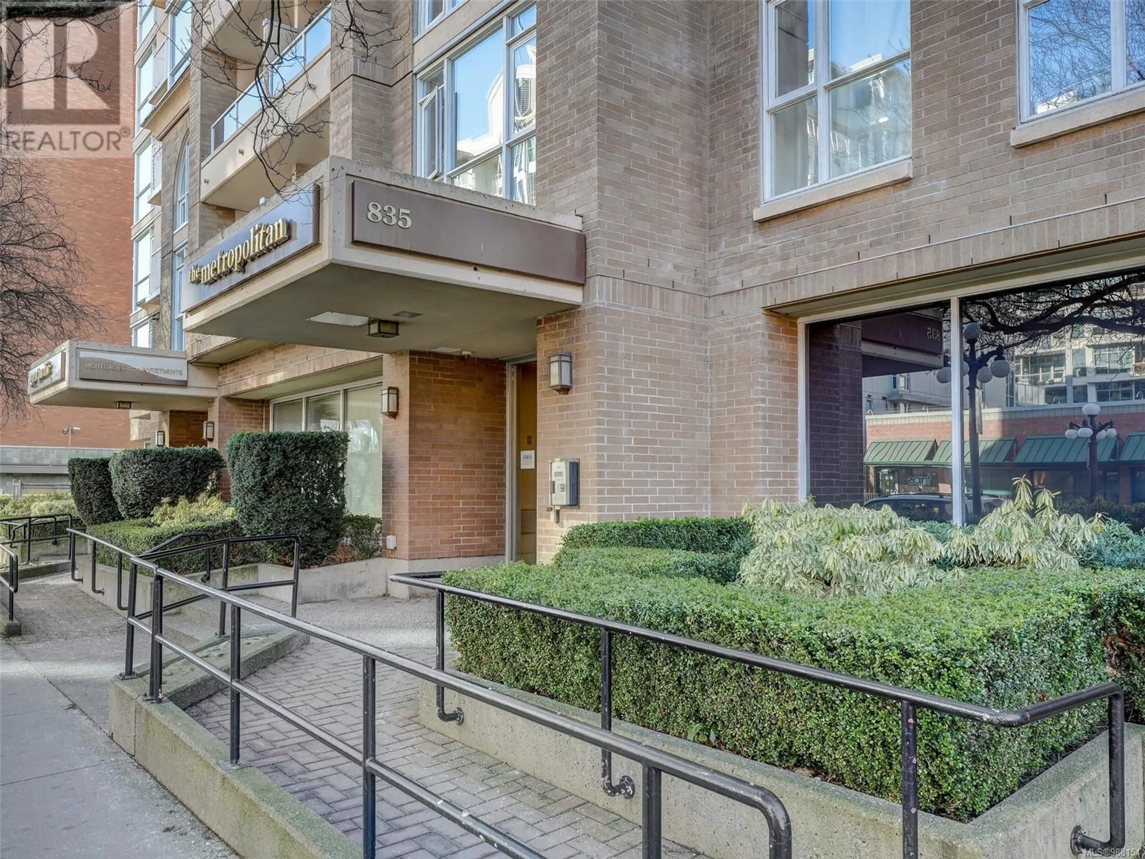 Indoor foyer for 901 835 View St, Victoria British Columbia V8W1K1