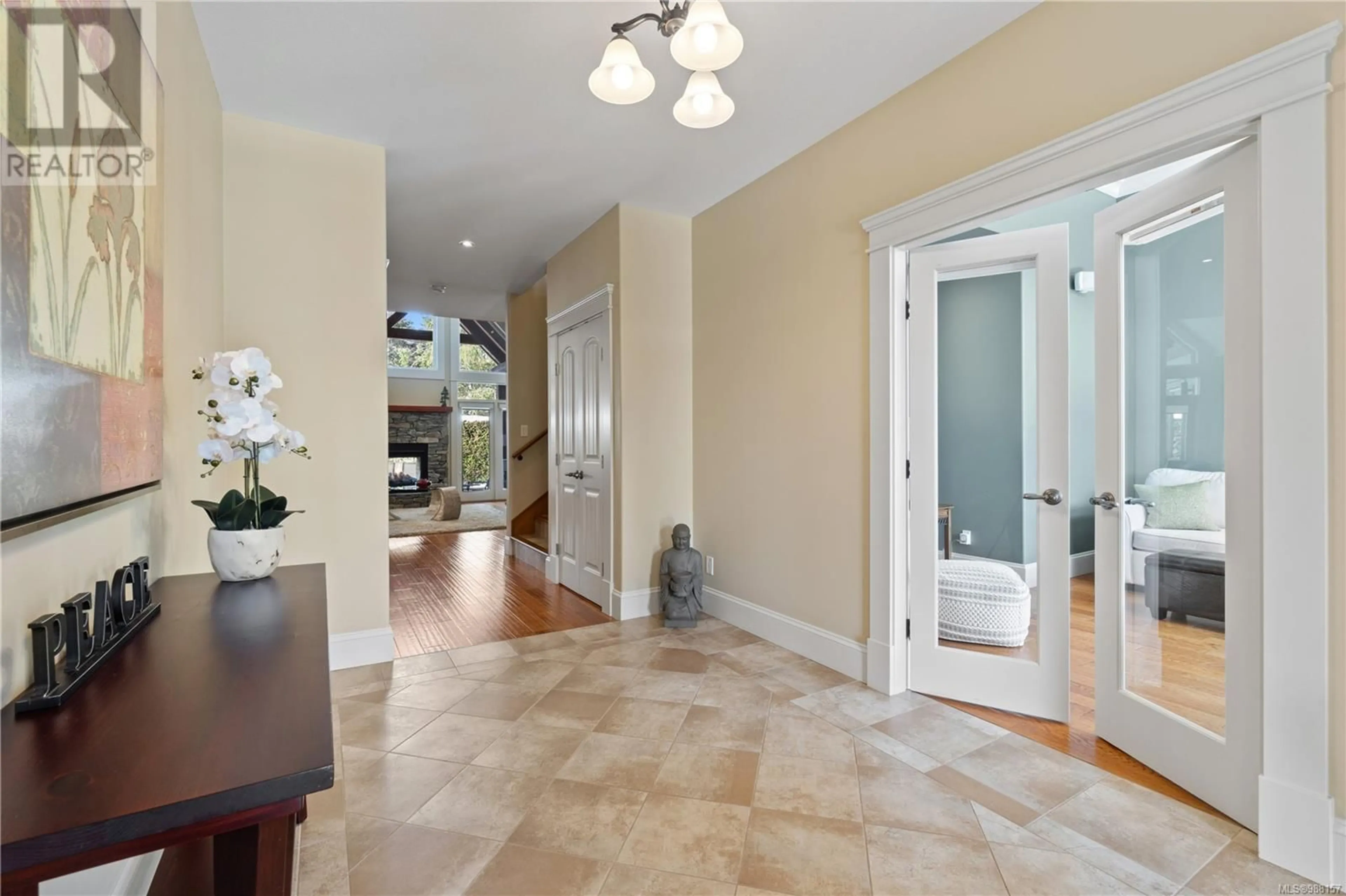 Indoor foyer for 874 Bluffs Dr, Qualicum Beach British Columbia V9K0A2