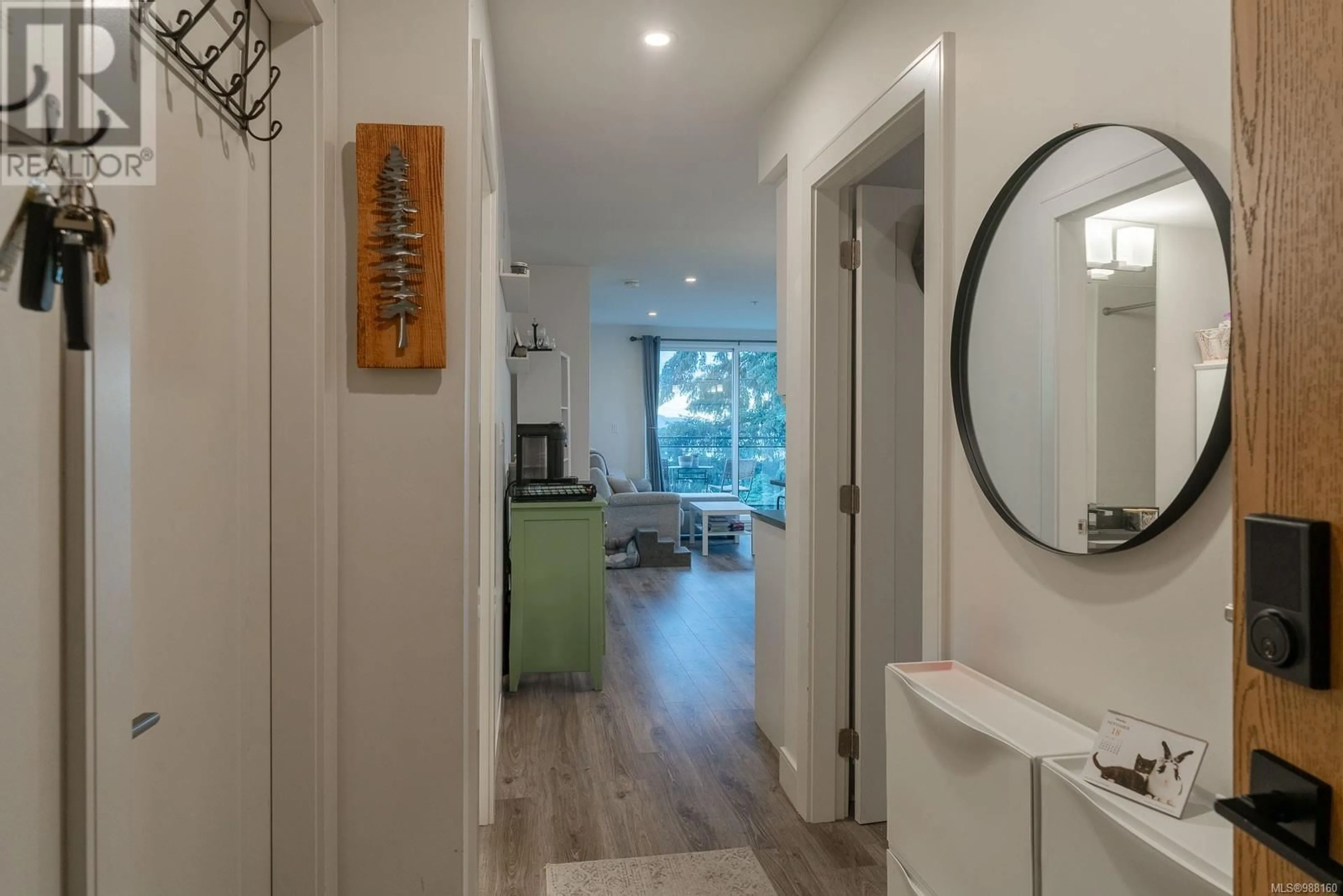 Indoor entryway for 301 - 119 HALIBURTON STREET, Nanaimo British Columbia V9R4V9