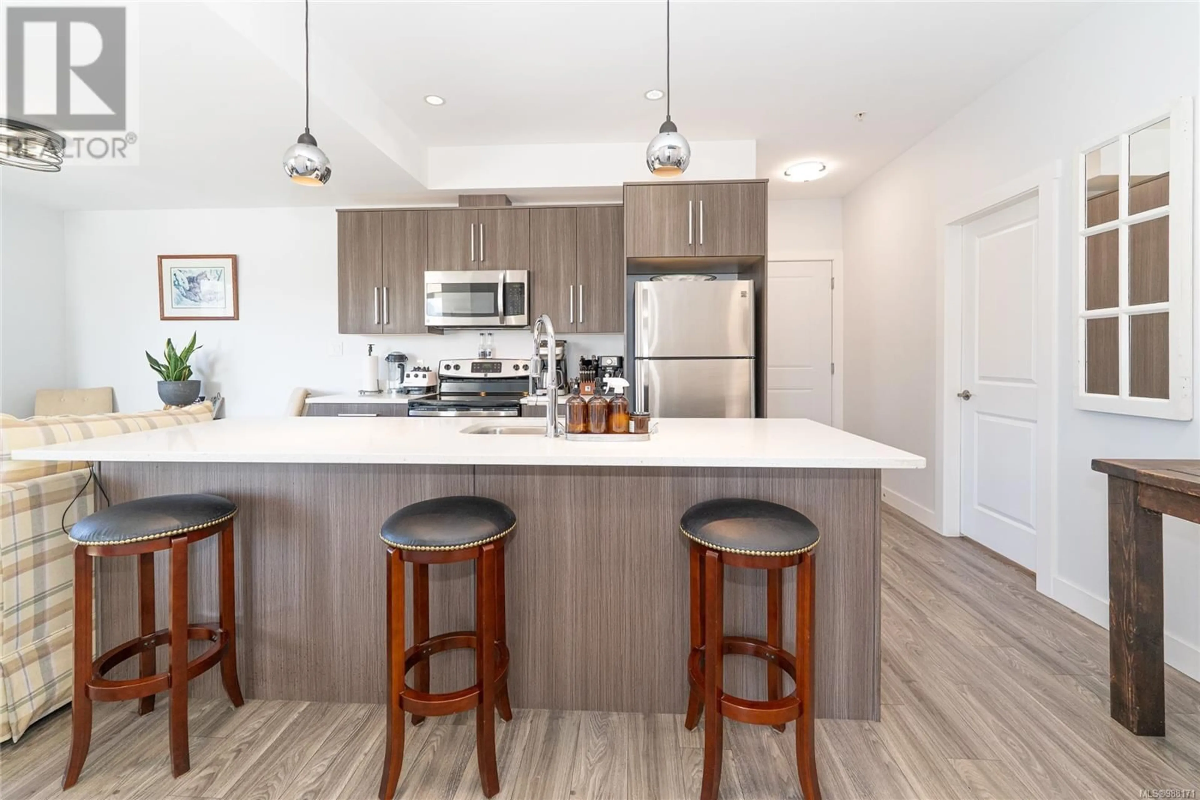 Open concept kitchen, unknown for 407 15 Canada Ave, Duncan British Columbia V9L1T3