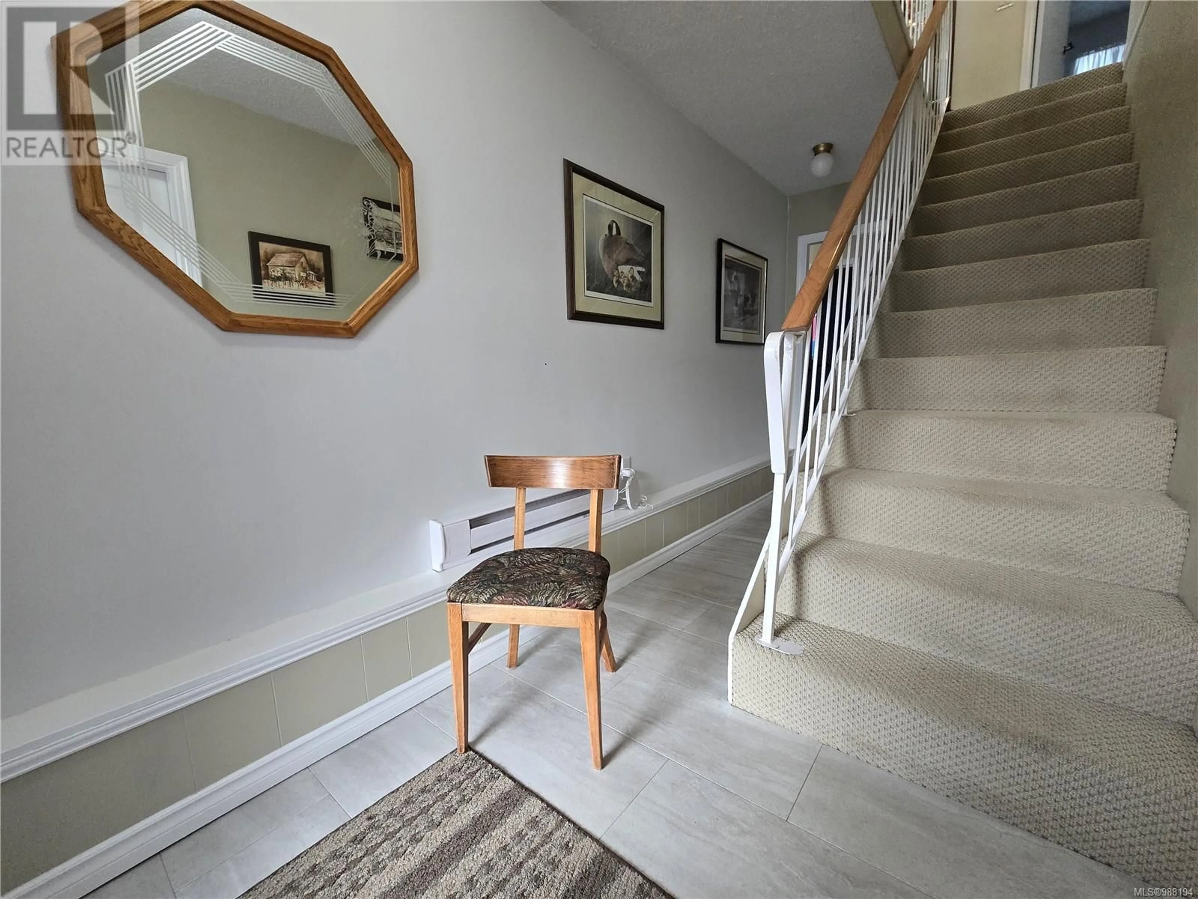 Indoor foyer for 7071 McDougal Pl, Port Hardy British Columbia V0N2P0