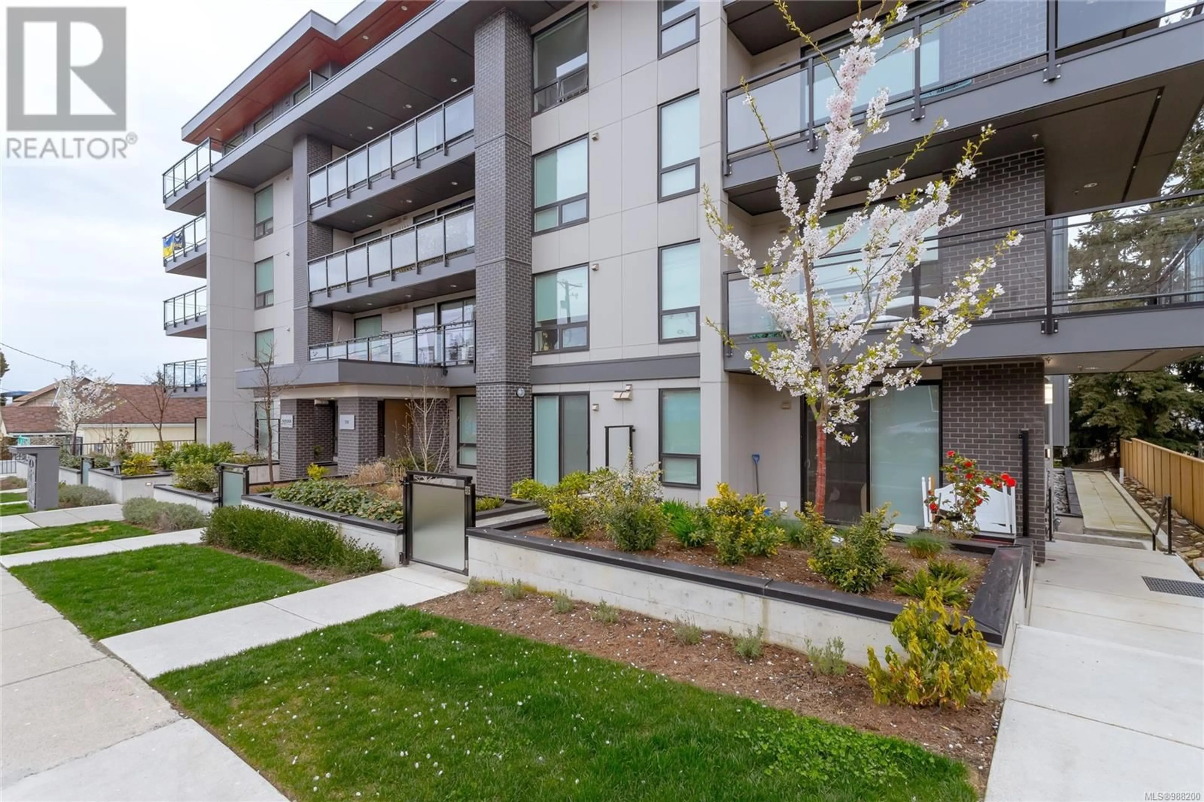 Patio, street for 303 - 119 HALIBURTON STREET, Nanaimo British Columbia V9R4V9