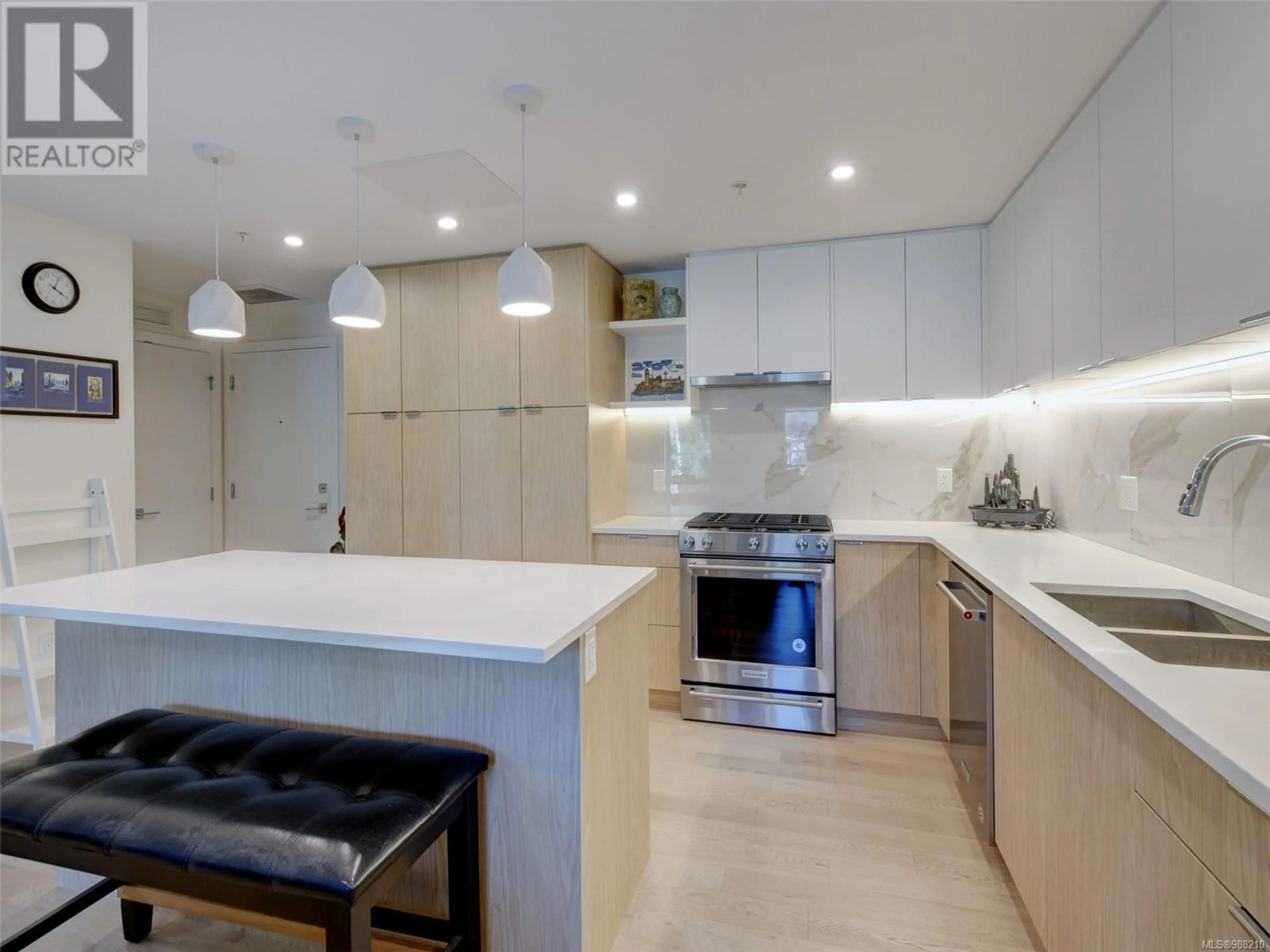Unknown for 205 - 5122 CORDOVA BAY ROAD, Saanich British Columbia V8Y2K5
