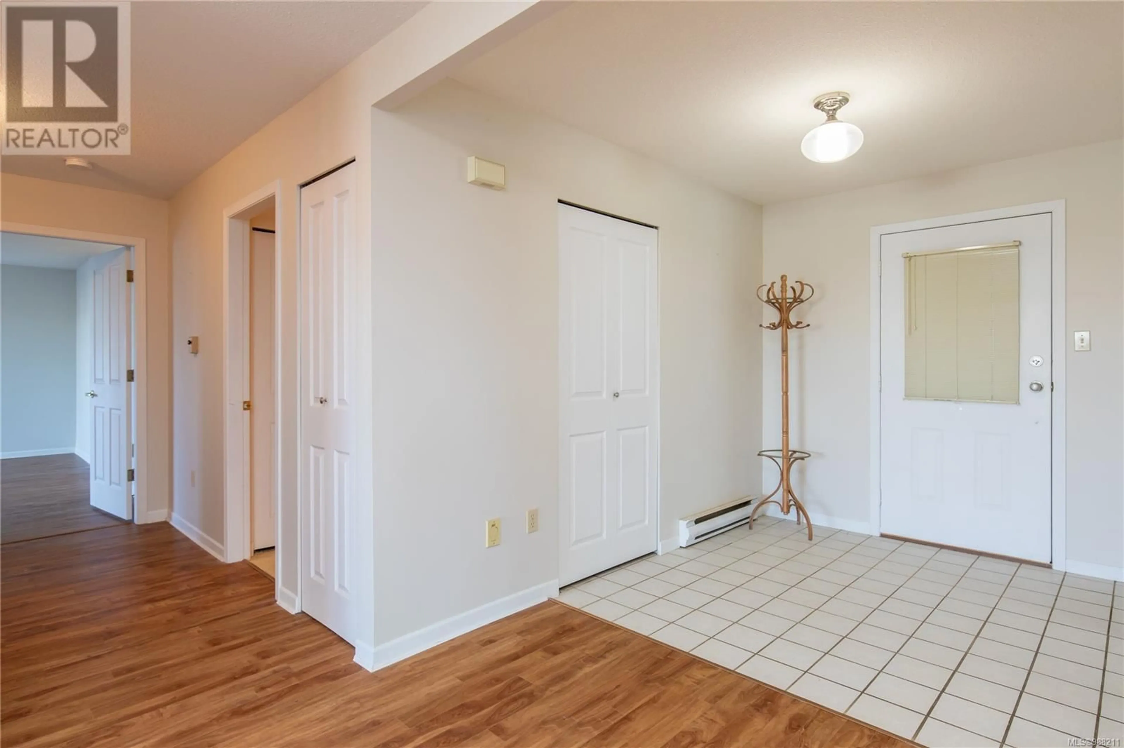 Indoor entryway for 220 330 Dogwood St, Parksville British Columbia V9P1P8