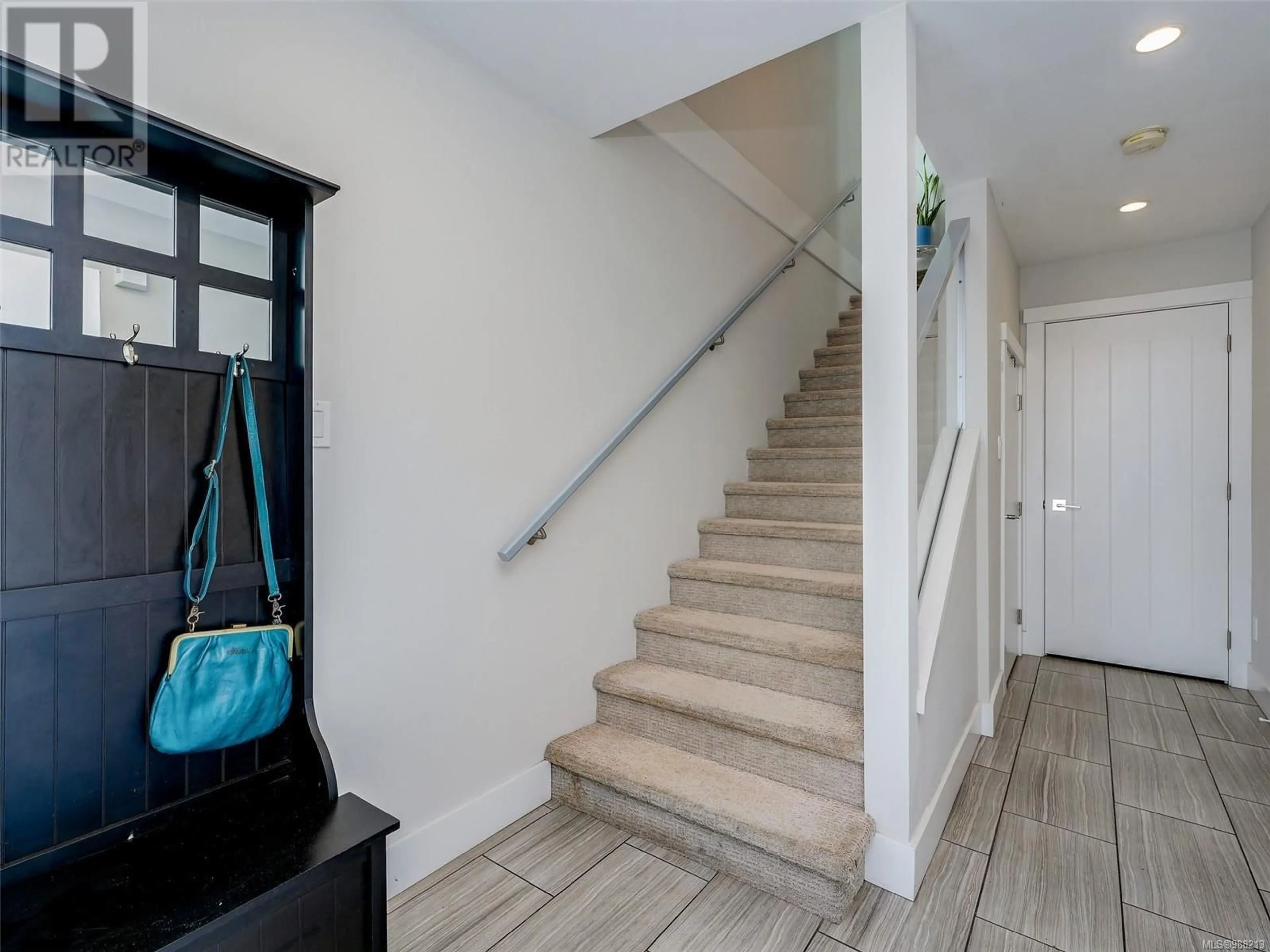 Indoor entryway for 114 2737 Jacklin Rd, Langford British Columbia V9B3X7