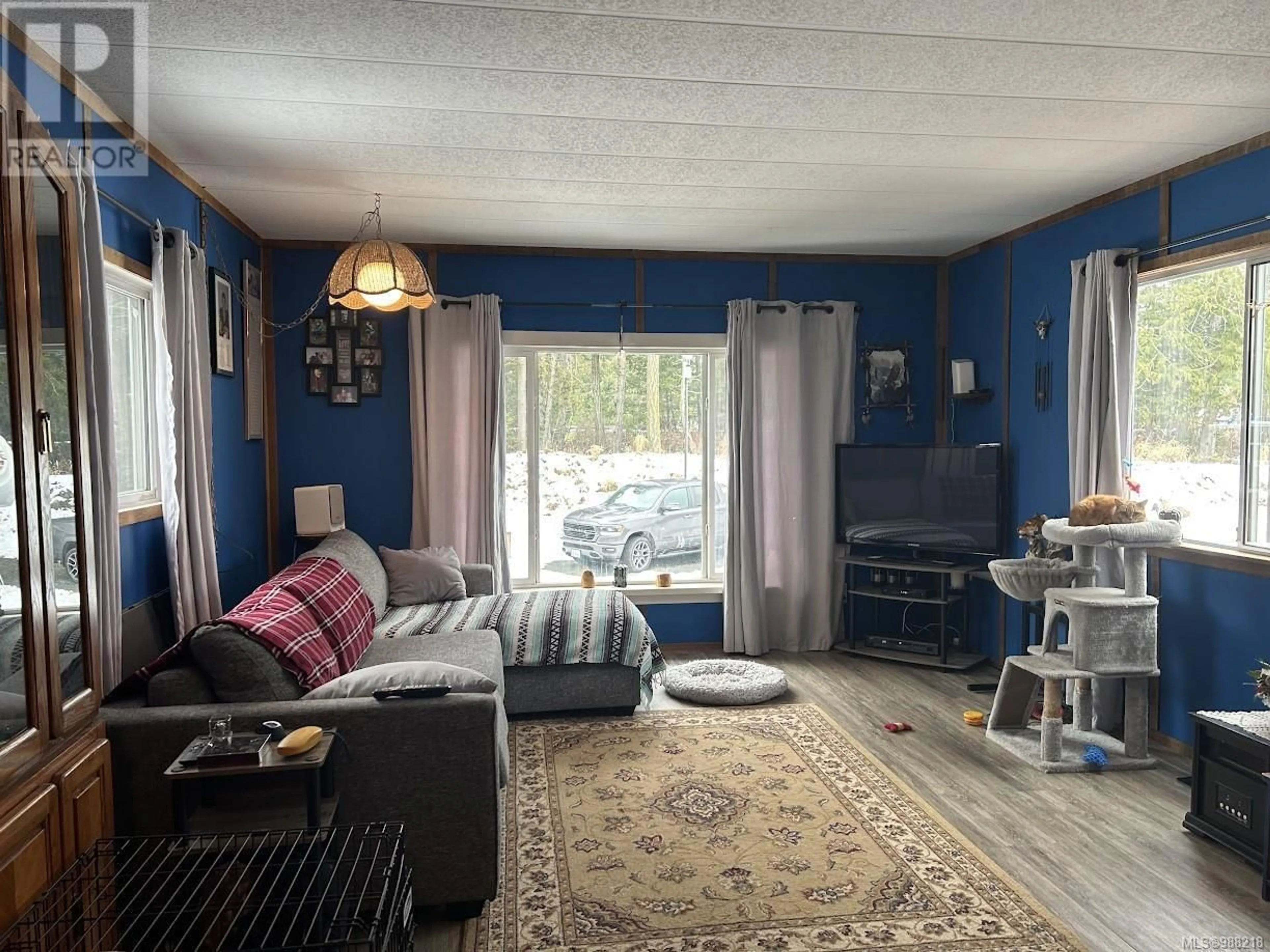 Living room with furniture, wood/laminate floor for 208 - 380 MARTINDALE ROAD, Parksville British Columbia V9P1R7