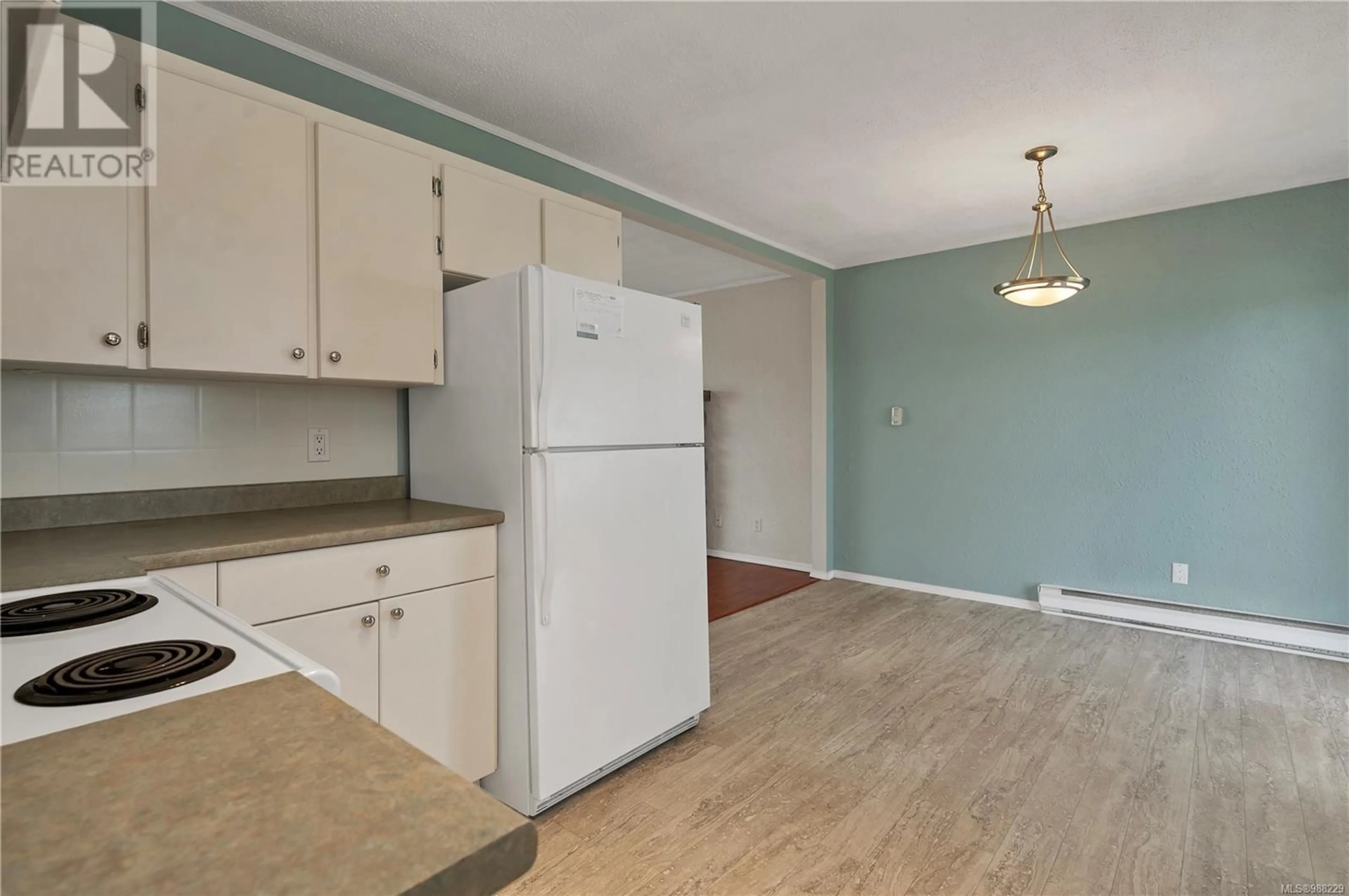 Standard kitchen, wood/laminate floor for 368 Hilchey Rd, Campbell River British Columbia V9W1P7