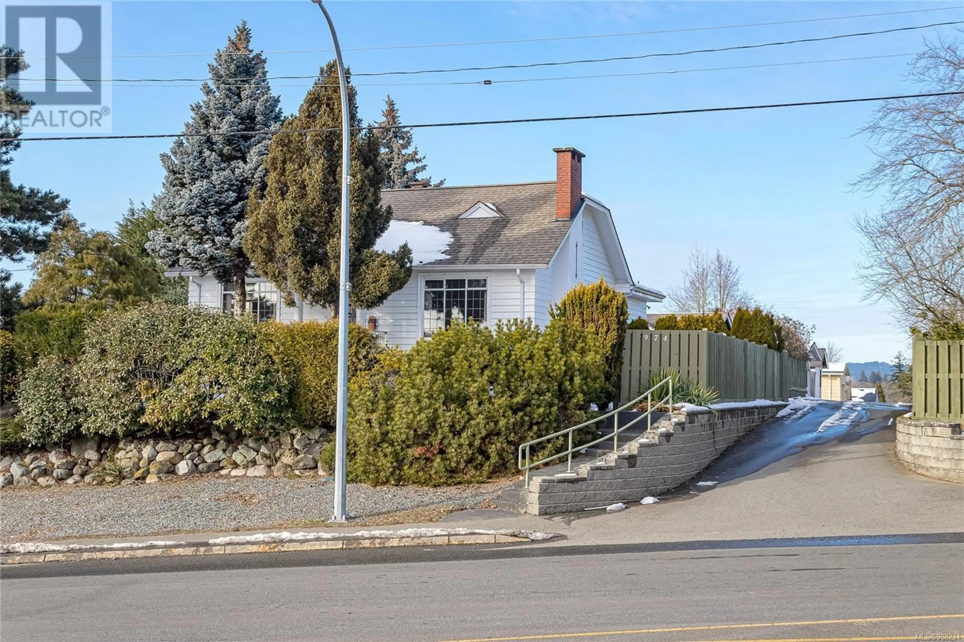 A pic from outside/outdoor area/front of a property/back of a property/a pic from drone, street for 974 FITZWILLIAM STREET, Nanaimo British Columbia V9R3C1