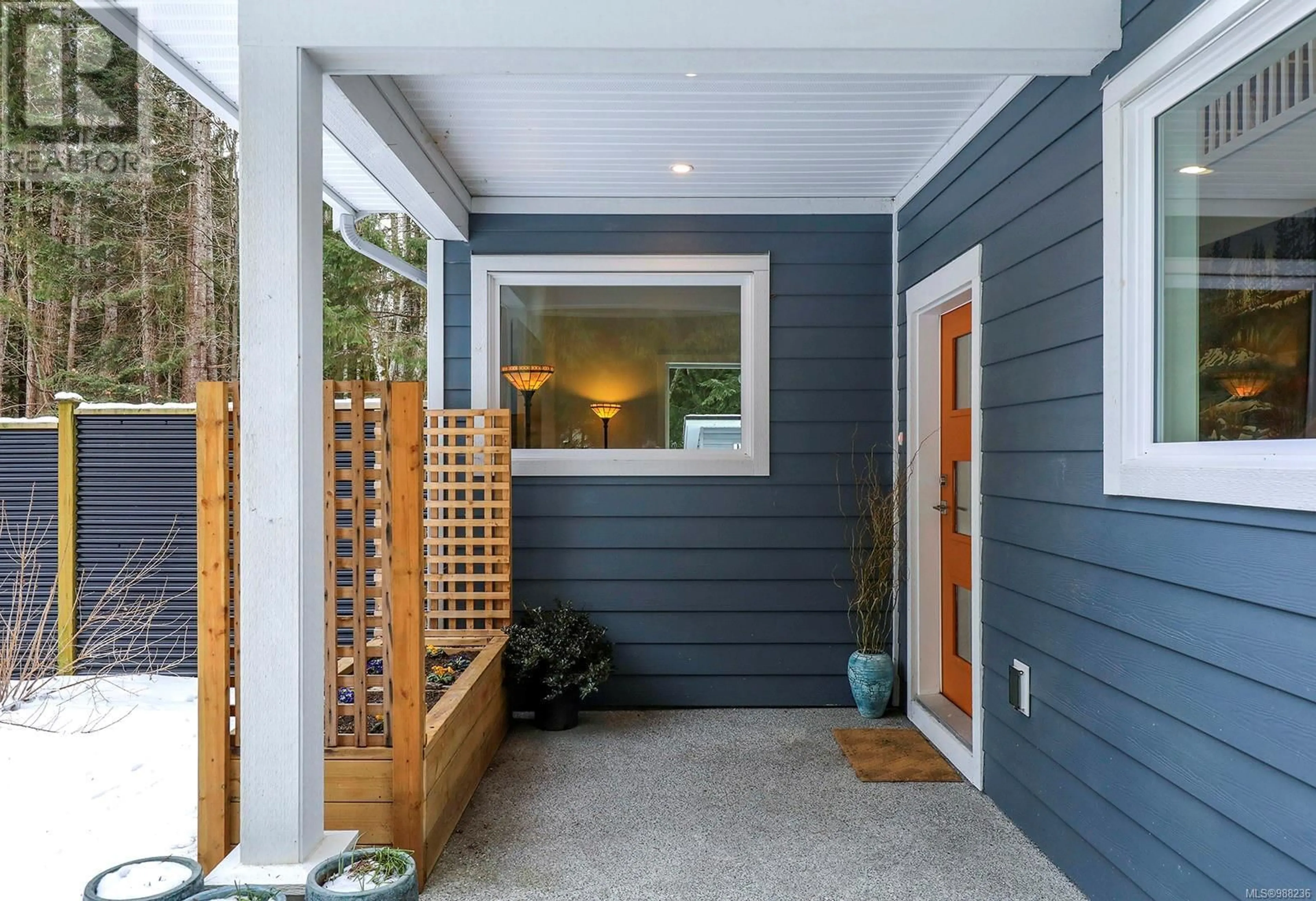 Indoor entryway for 383 Ships Point Rd, Fanny Bay British Columbia V0R1W0