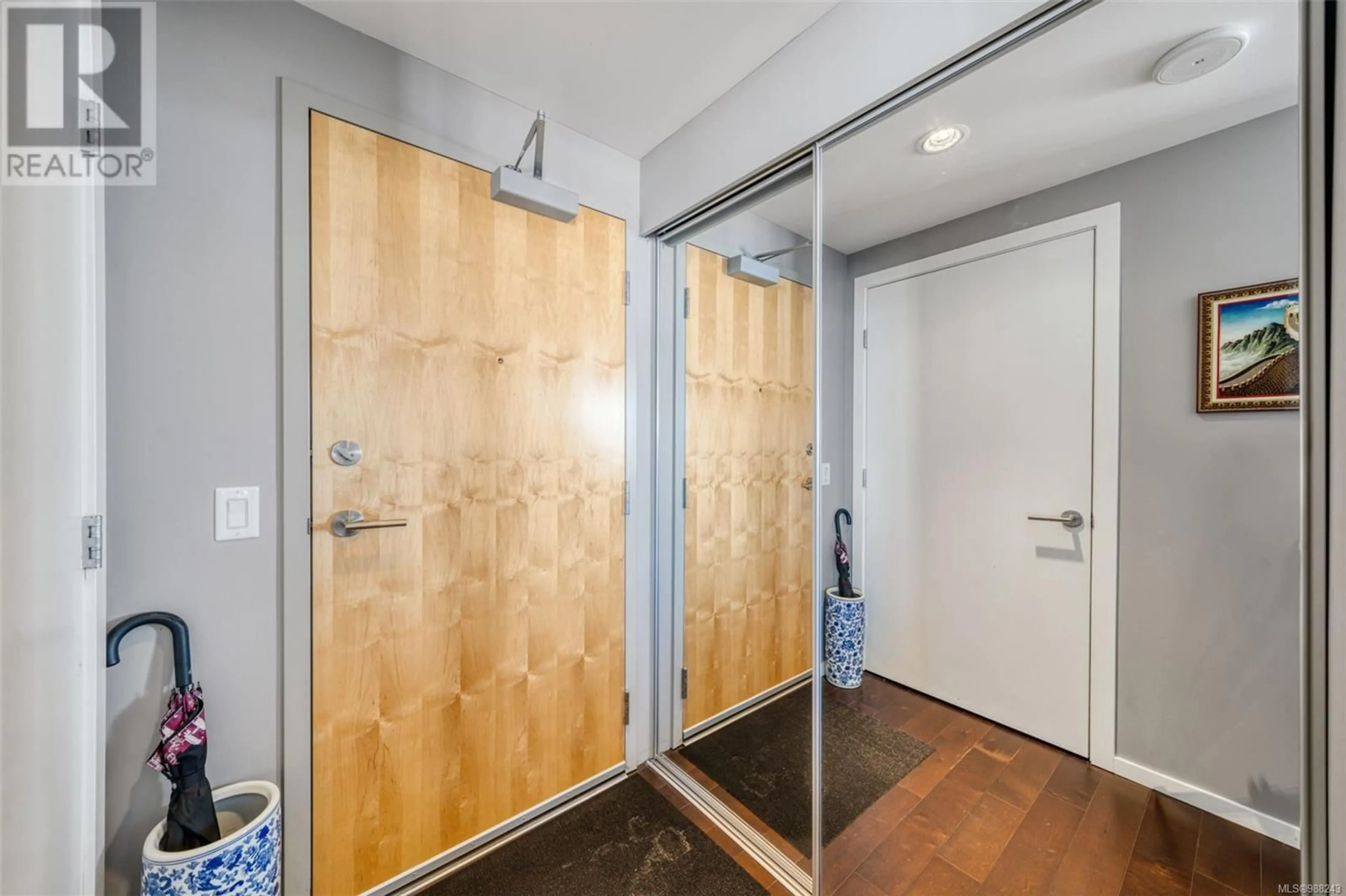 Indoor foyer for 1107 834 Johnson St, Victoria British Columbia V8W1N3