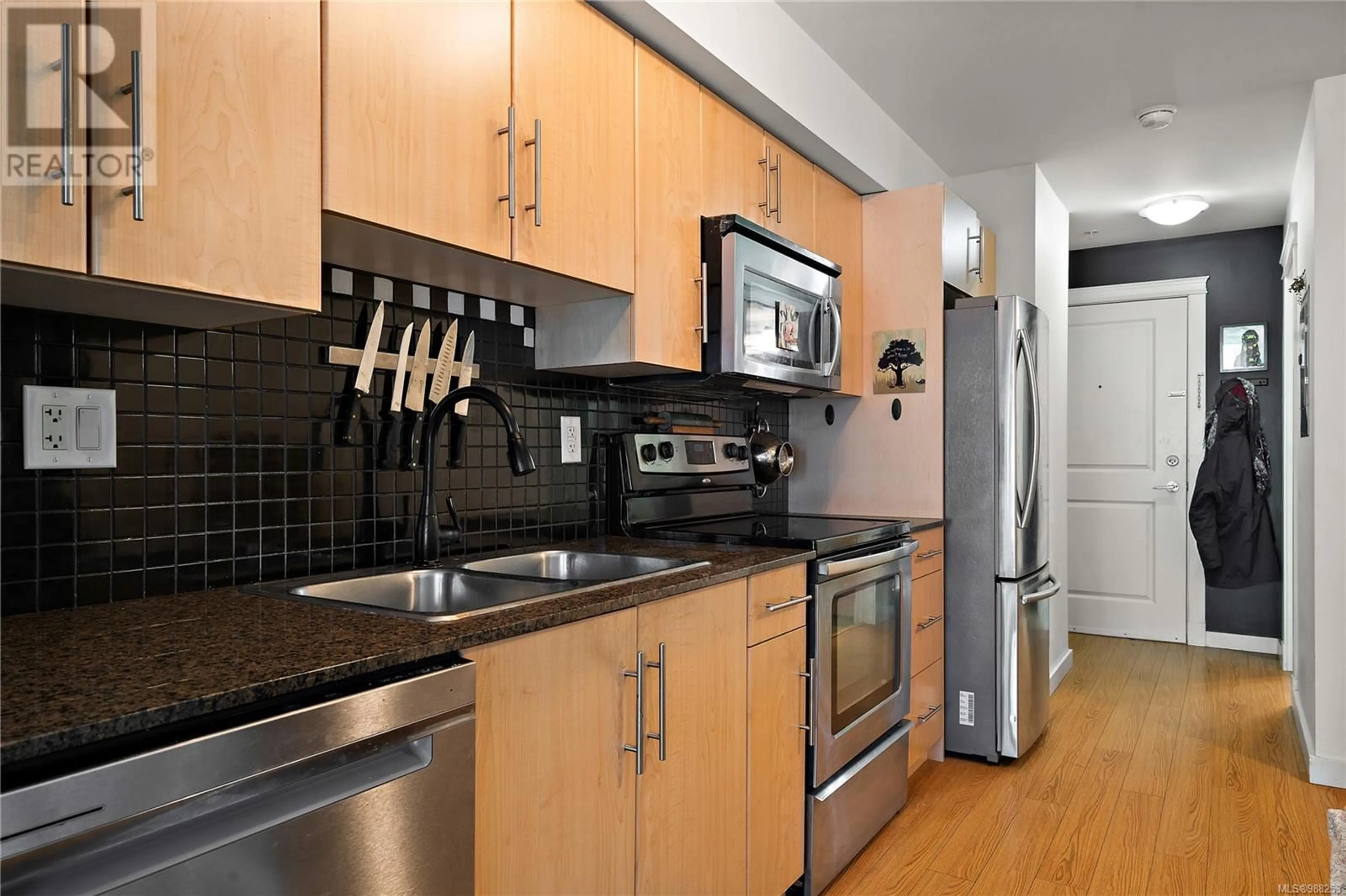 Standard kitchen, wood/laminate floor for 406 - 1405 ESQUIMALT ROAD, Esquimalt British Columbia V9A3L9