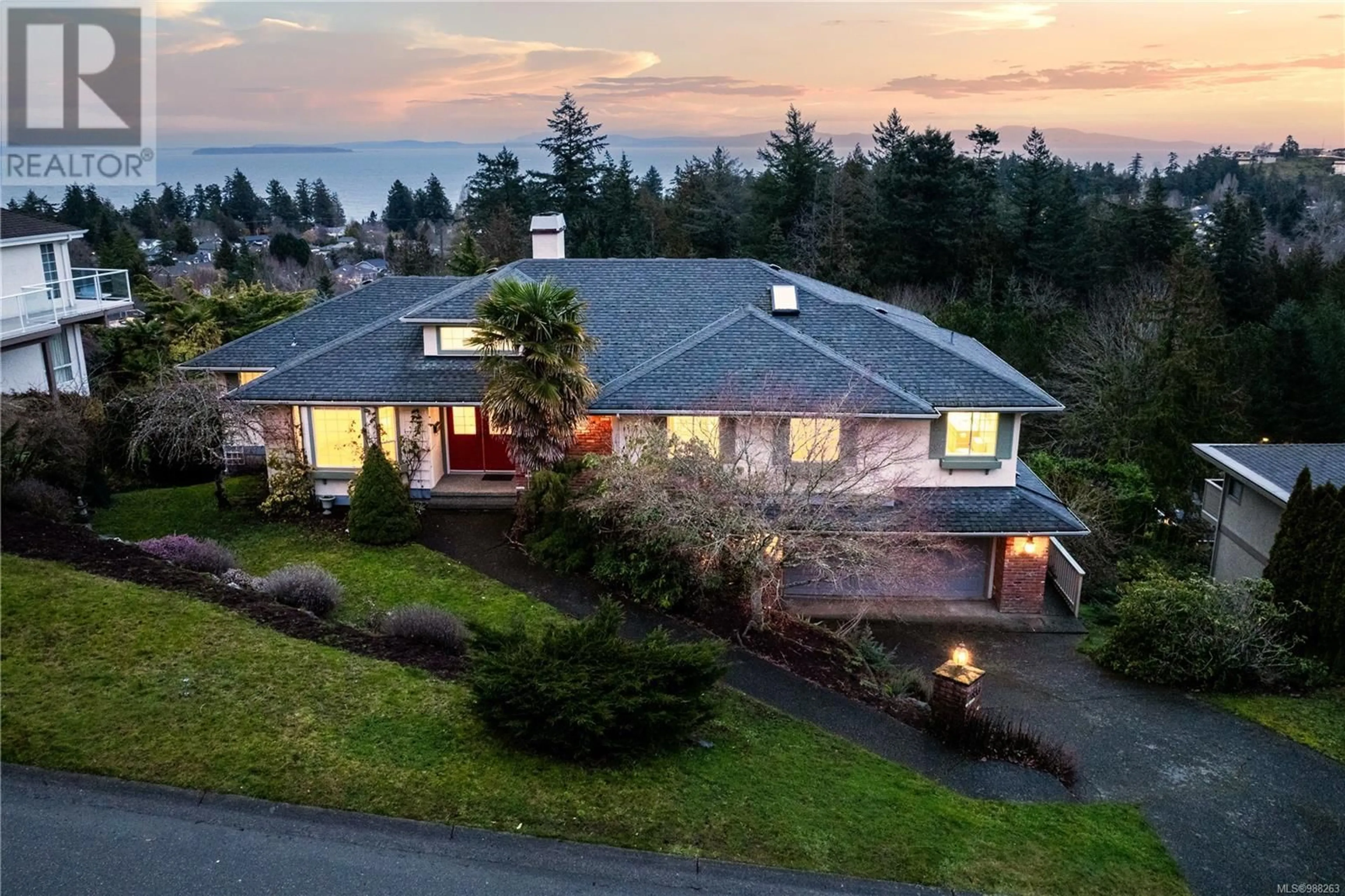 A pic from outside/outdoor area/front of a property/back of a property/a pic from drone, unknown for 4833 Sea Ridge Dr, Saanich British Columbia V8Y2R7