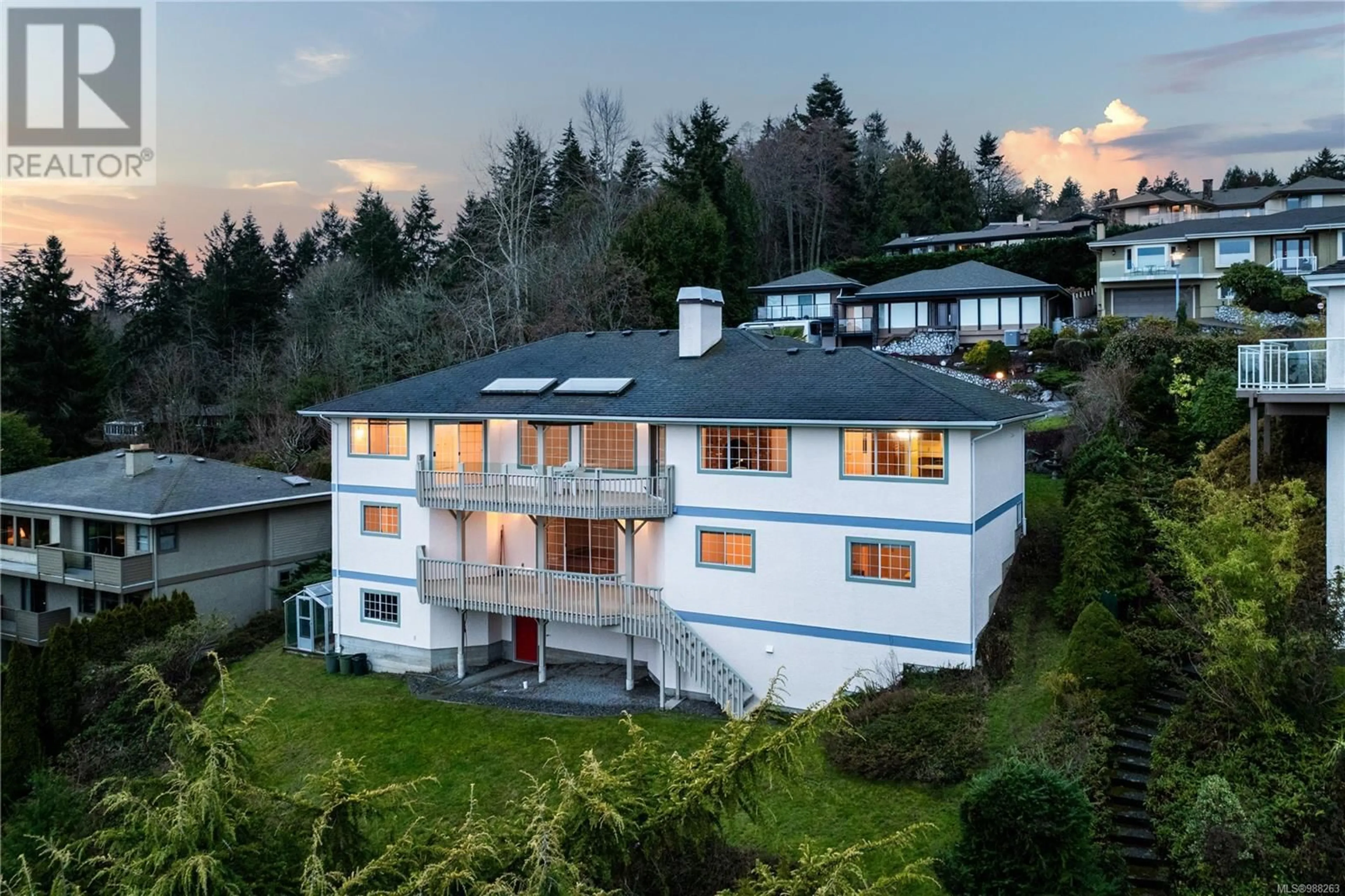 A pic from outside/outdoor area/front of a property/back of a property/a pic from drone, unknown for 4833 Sea Ridge Dr, Saanich British Columbia V8Y2R7