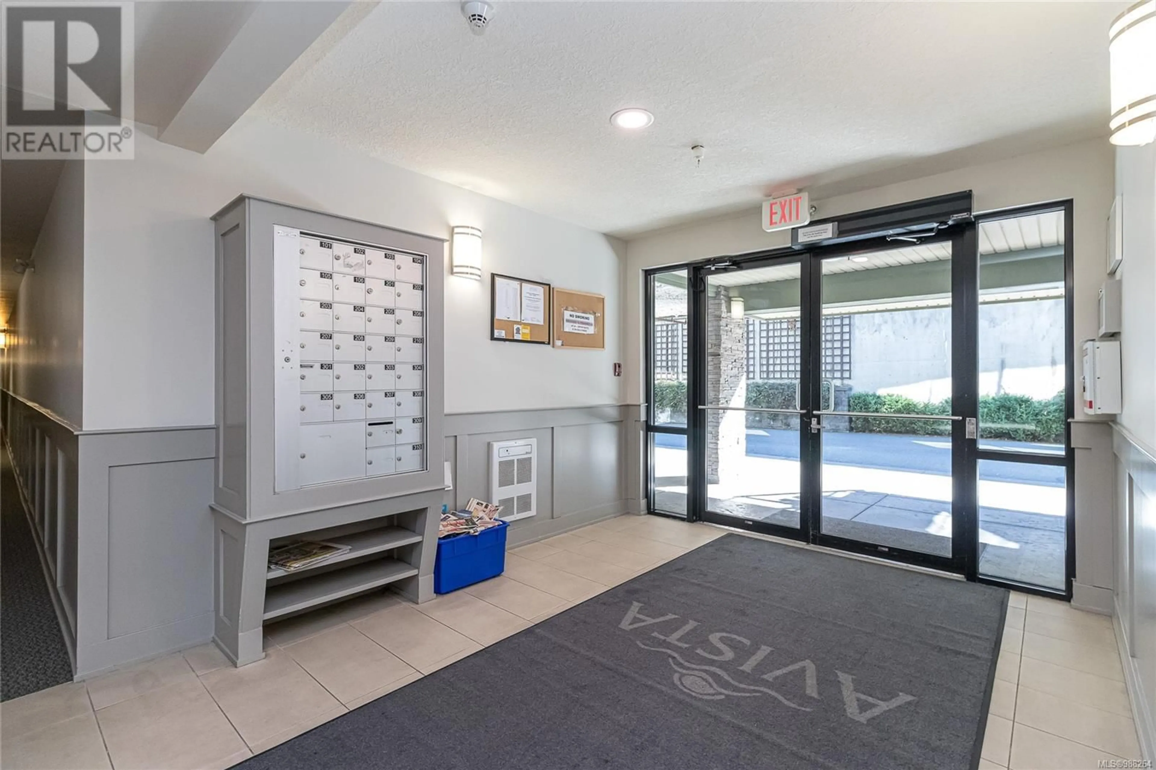 Indoor foyer for 208 - 257 MOILLIET STREET SOUTH, Parksville British Columbia V9P0B3