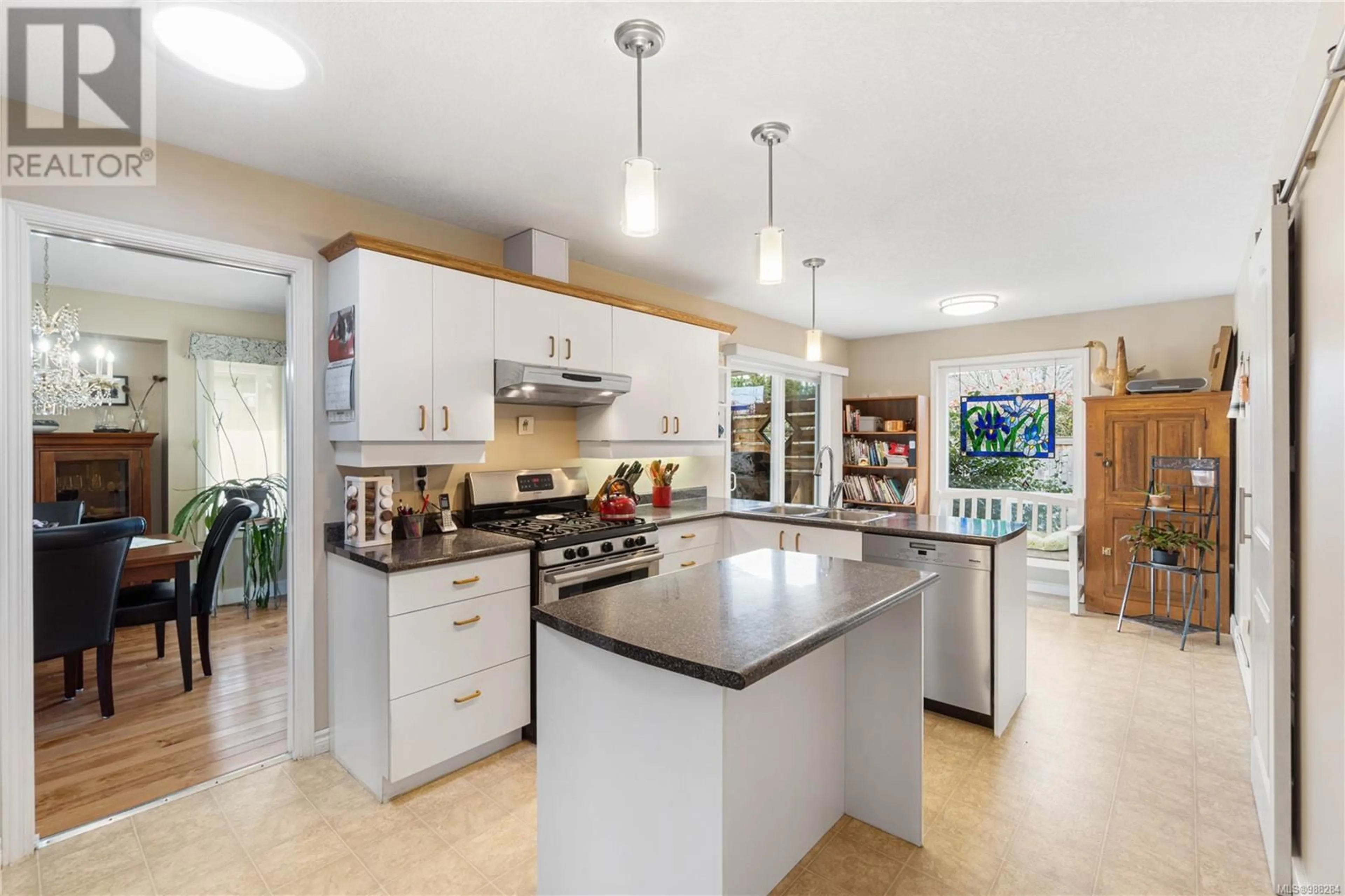 Open concept kitchen, ceramic/tile floor for 870 Marsh Pl, Parksville British Columbia V9P2N8