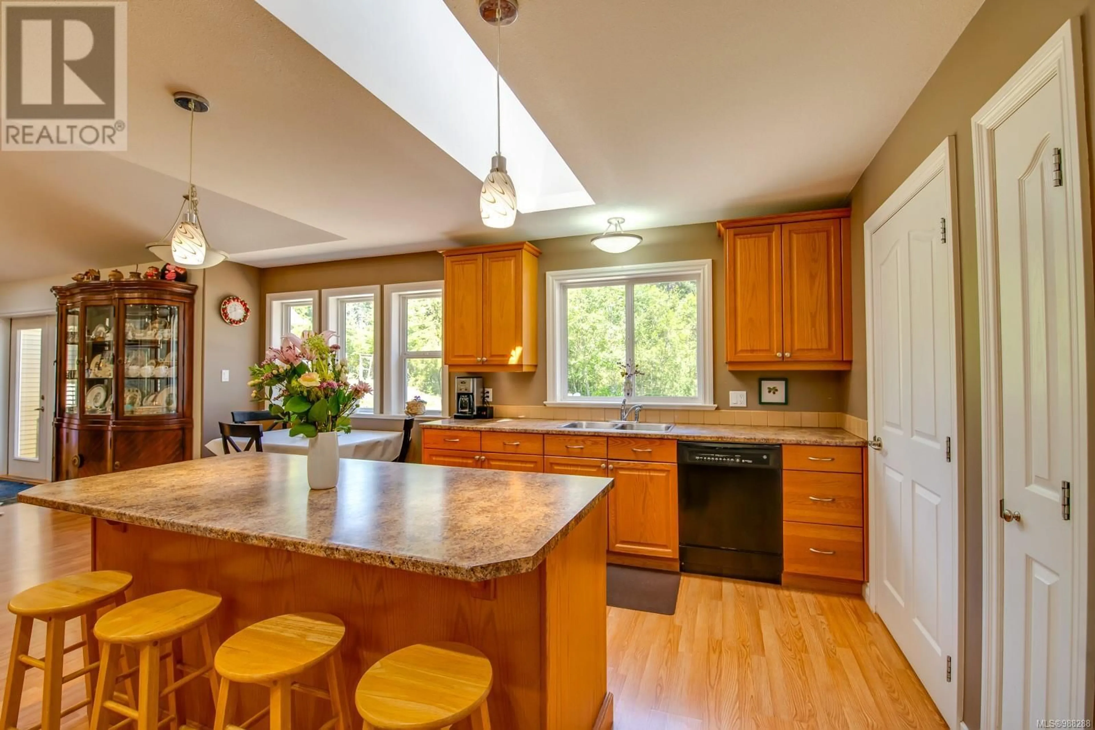 Open concept kitchen, unknown for 6711 Kitsuksis St, Port Alberni British Columbia V9Y8V1