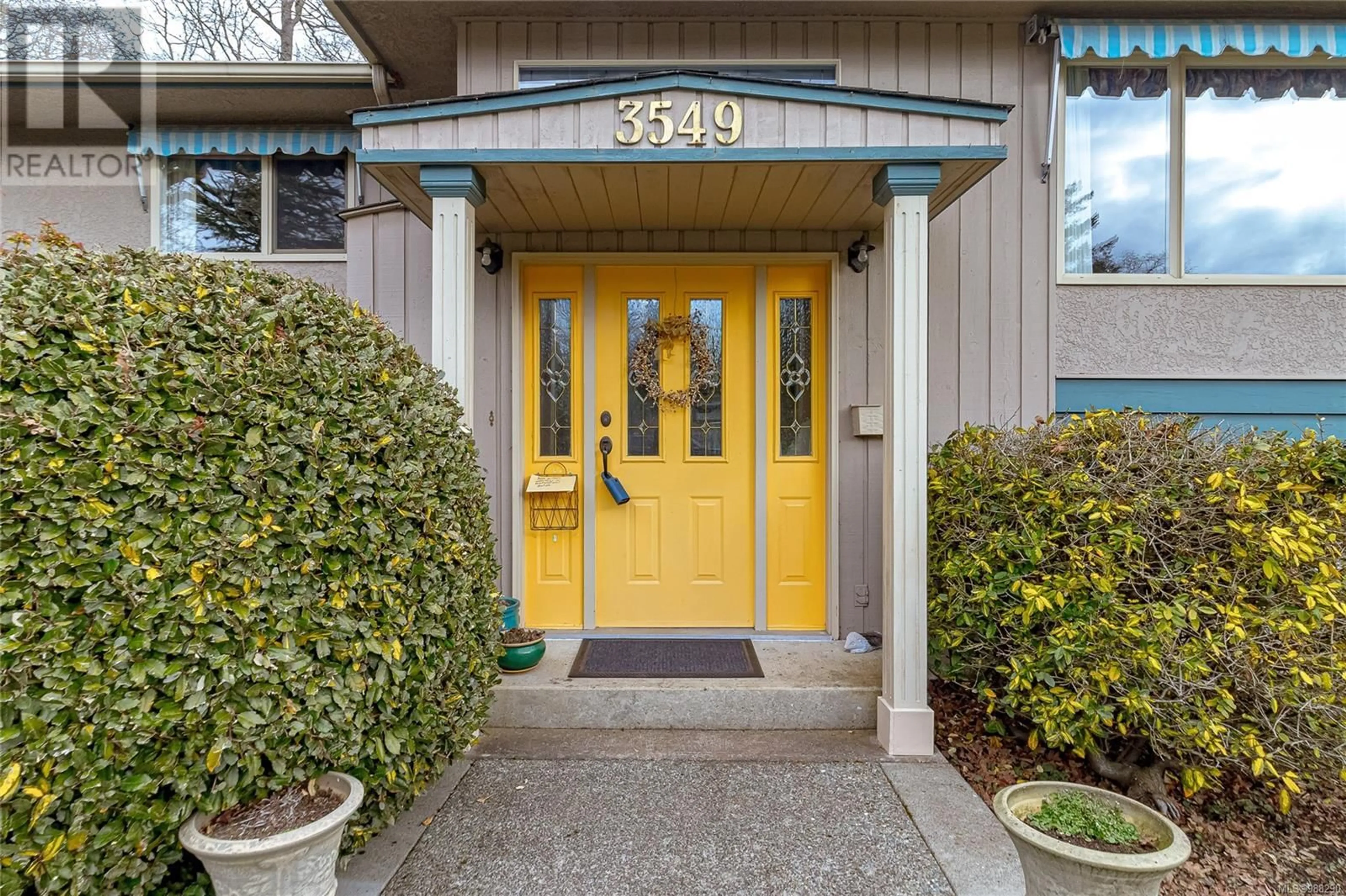 Indoor entryway for 3549 Cardiff Pl, Oak Bay British Columbia V8P4Z2