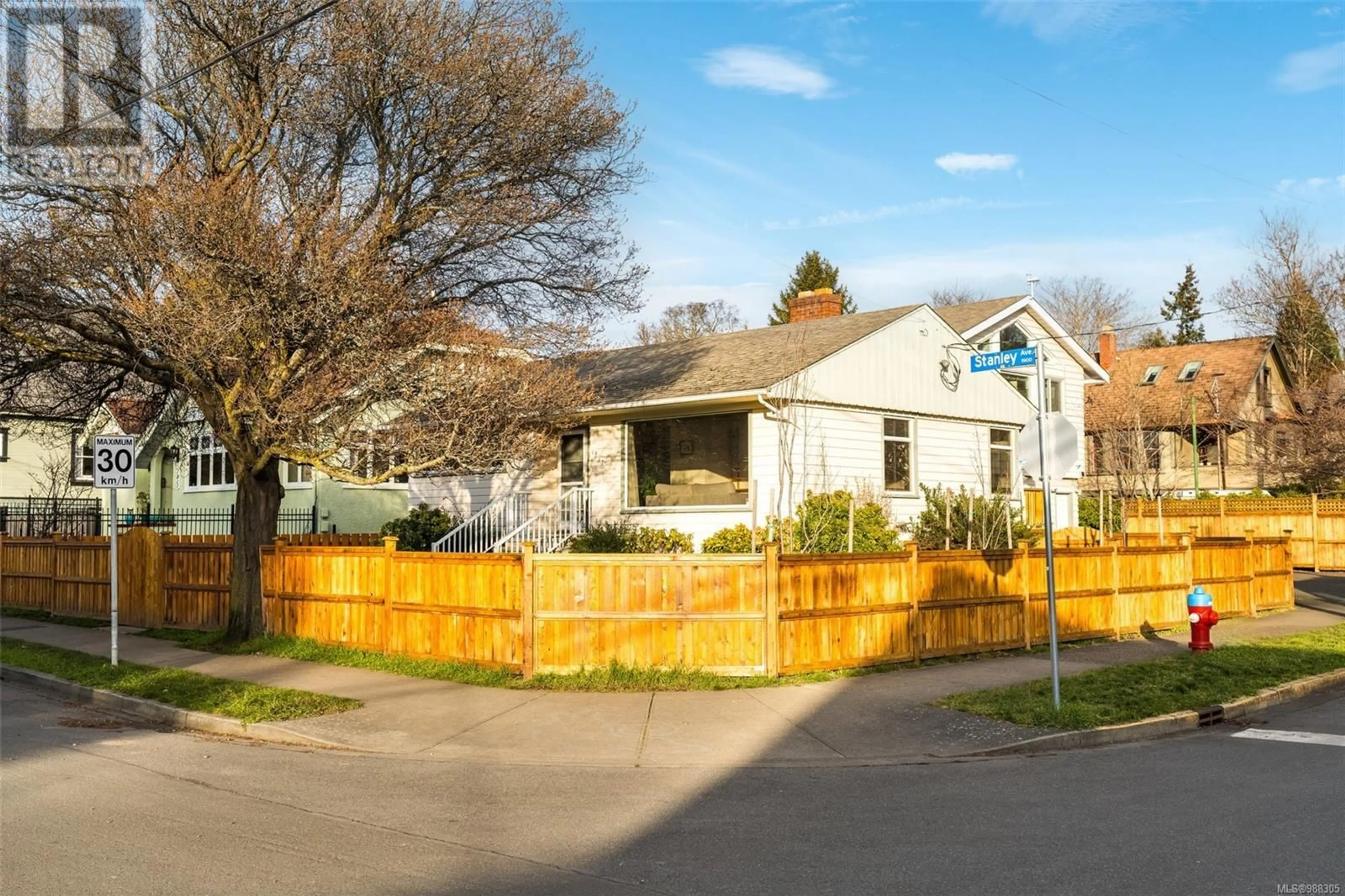 A pic from outside/outdoor area/front of a property/back of a property/a pic from drone, street for 1907 Stanley Ave, Victoria British Columbia V8R3X5