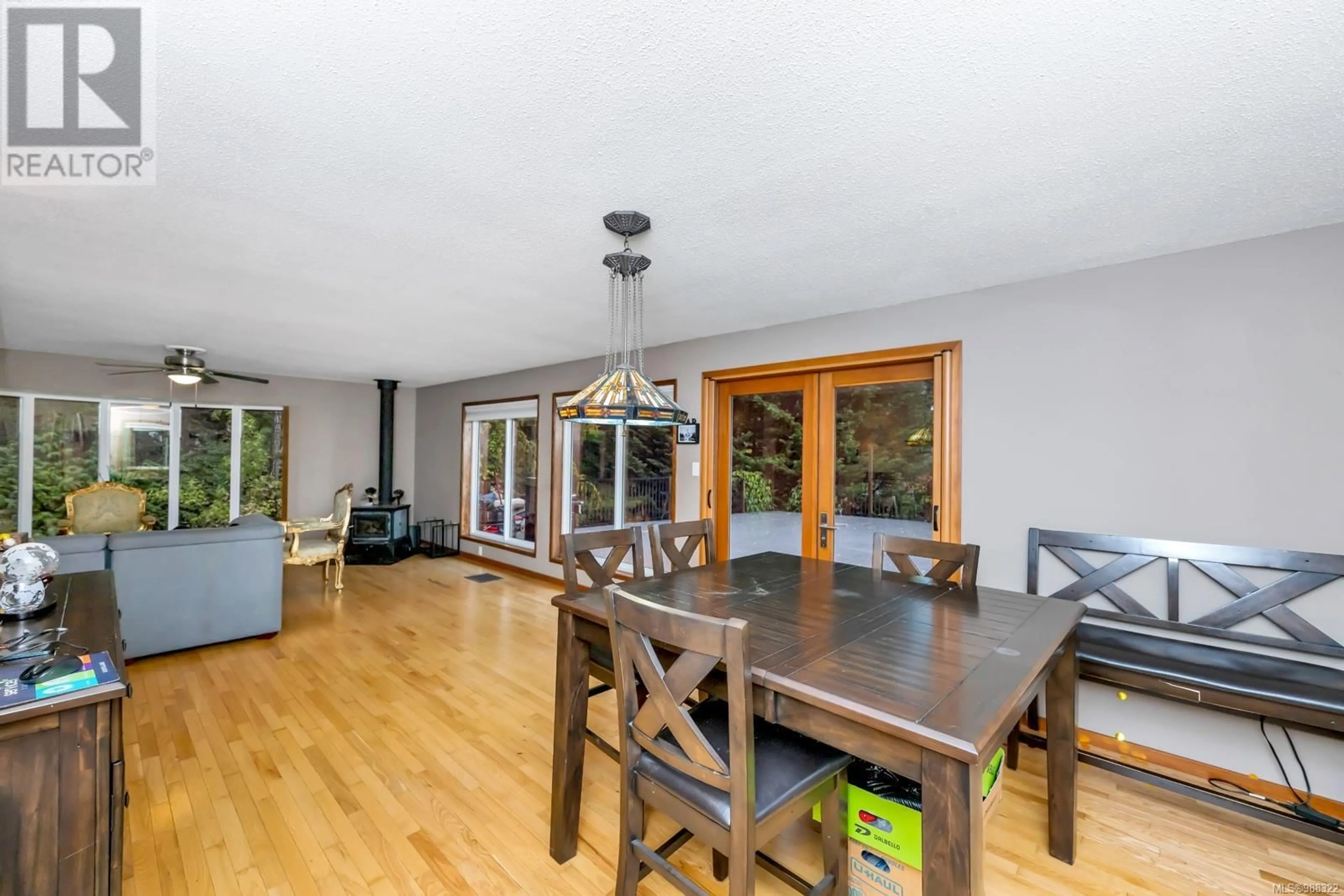 Dining room, wood/laminate floor for 395 Conway Rd, Saanich British Columbia V9E2B9