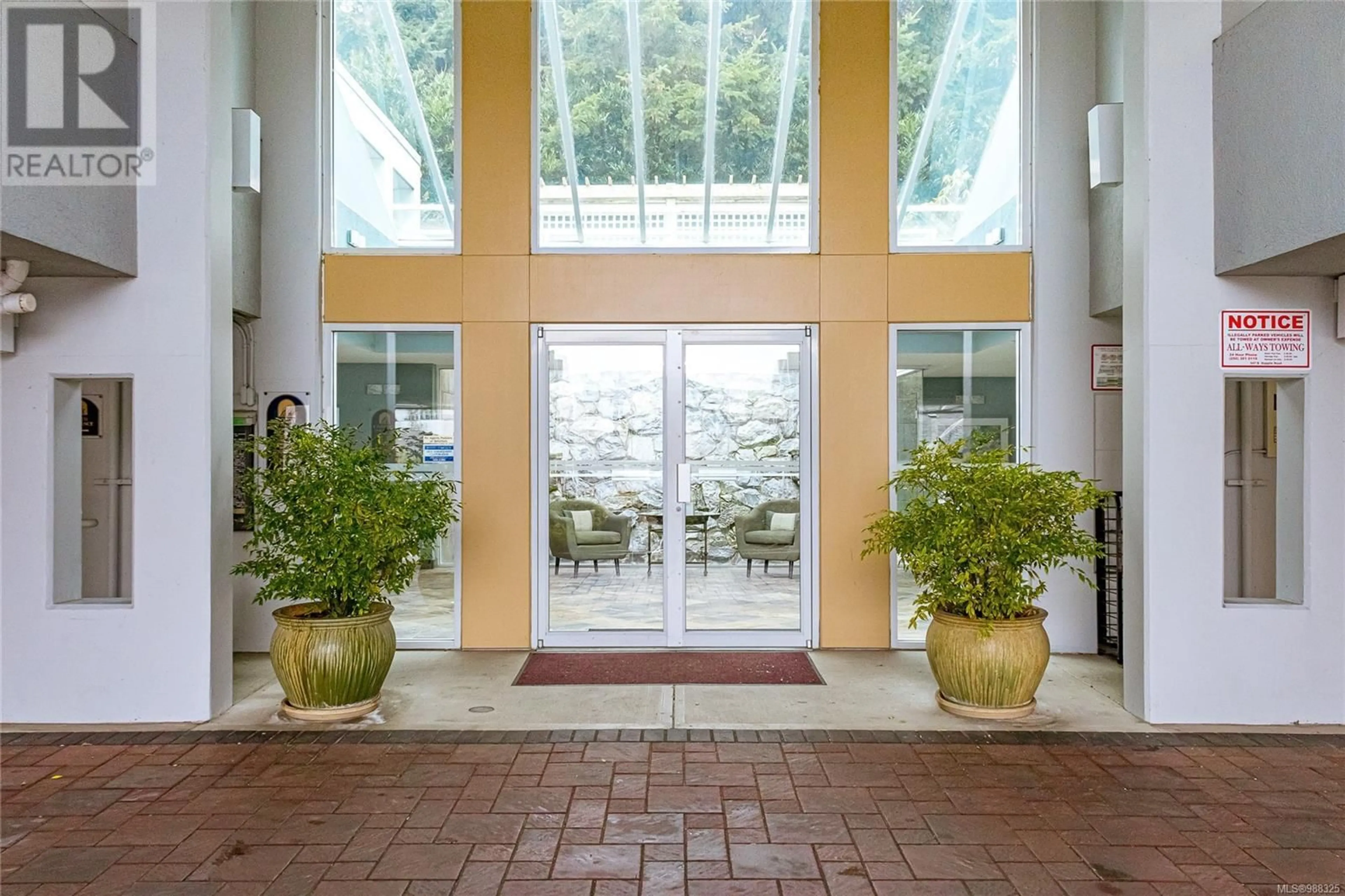 Indoor foyer for 209 5110 Cordova Bay Rd, Saanich British Columbia V8Y2K5