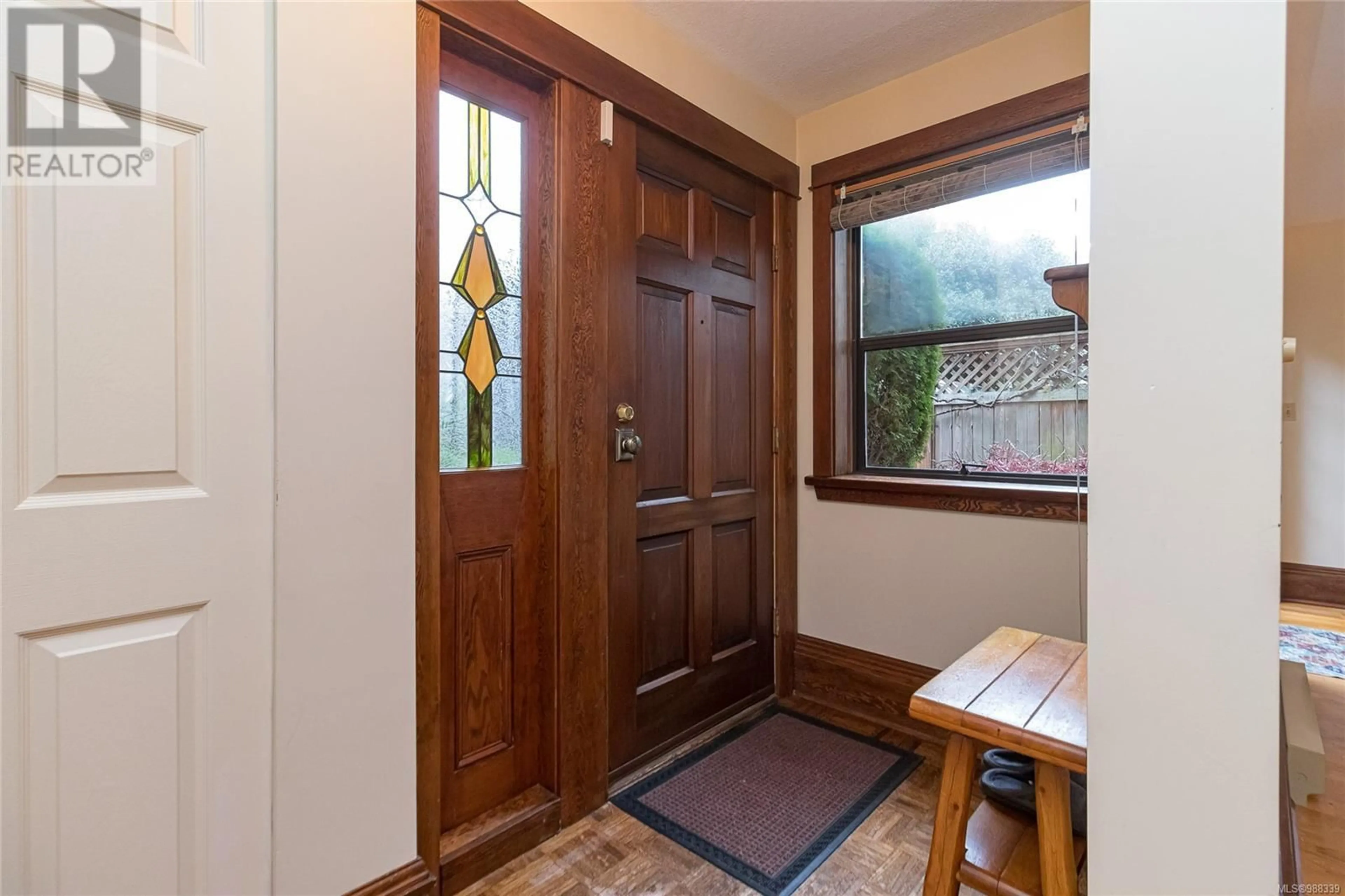 Indoor entryway for 1144 Oscar St, Victoria British Columbia V8V2X4