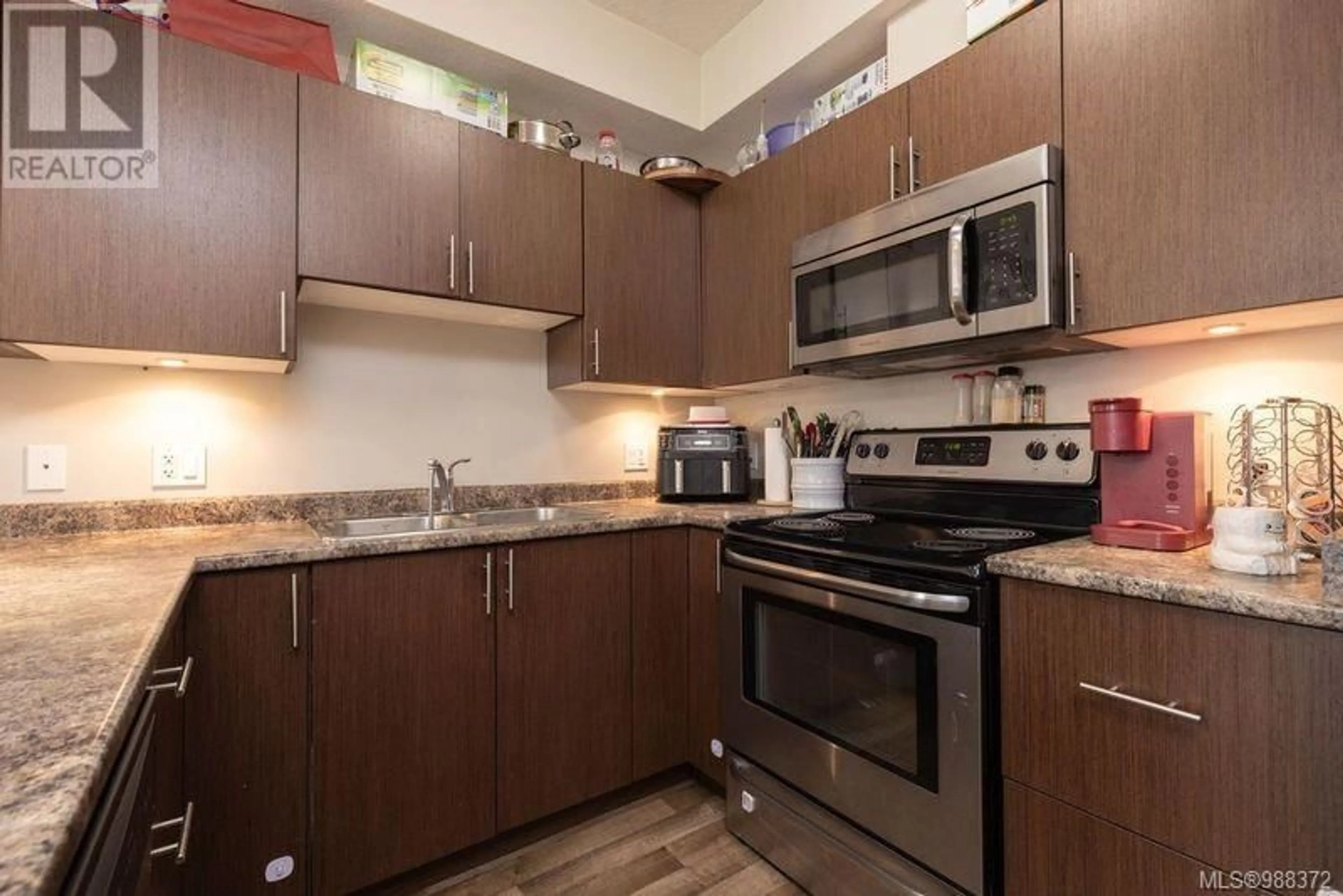 Standard kitchen, unknown for 304 2111 Meredith Rd, Nanaimo British Columbia V9S2N2