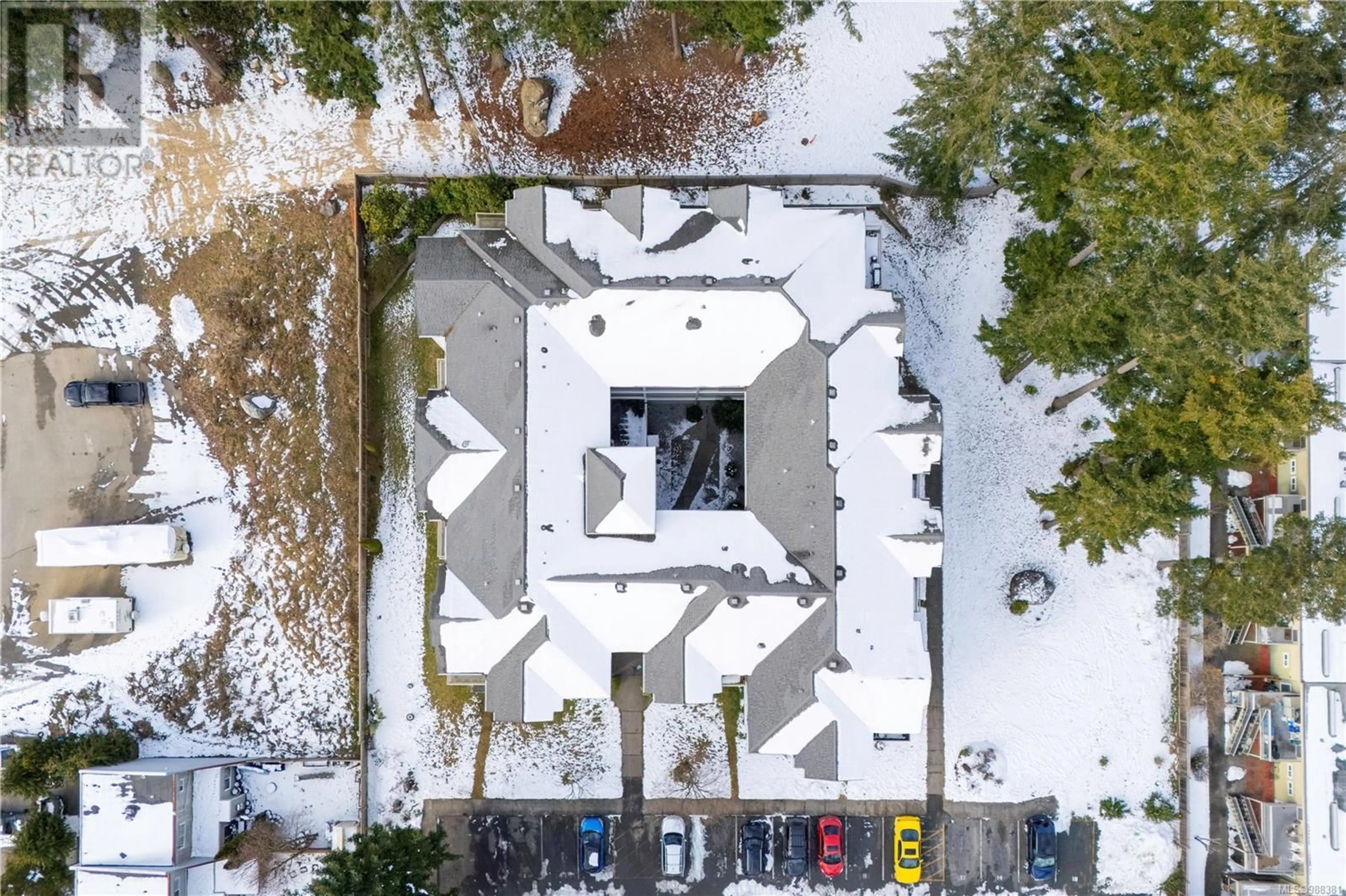 A pic from outside/outdoor area/front of a property/back of a property/a pic from drone, mountain view for 307 - 282 BIRCH STREET, Campbell River British Columbia V9W2S3