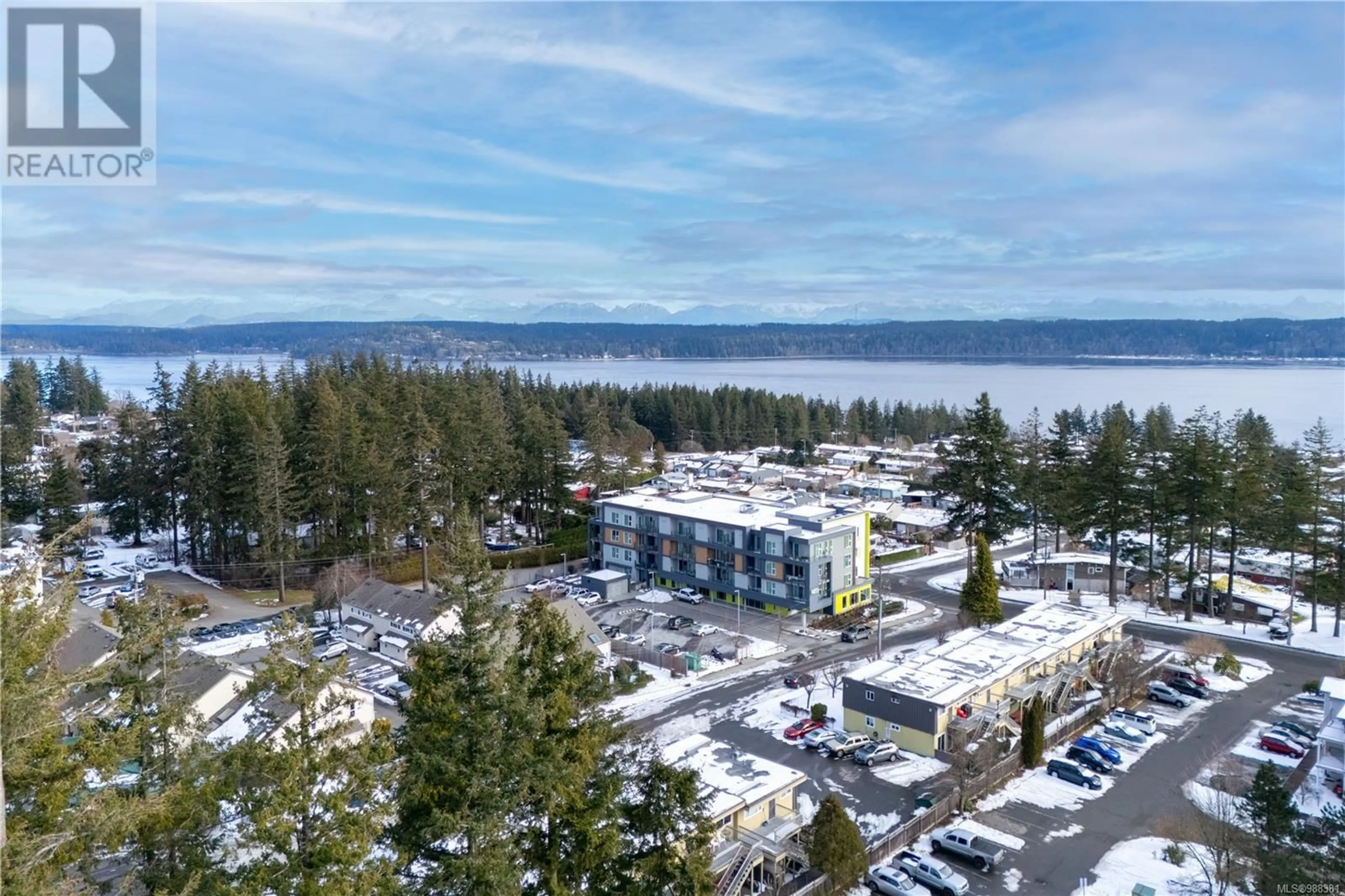 A pic from outside/outdoor area/front of a property/back of a property/a pic from drone, unknown for 307 - 282 BIRCH STREET, Campbell River British Columbia V9W2S3