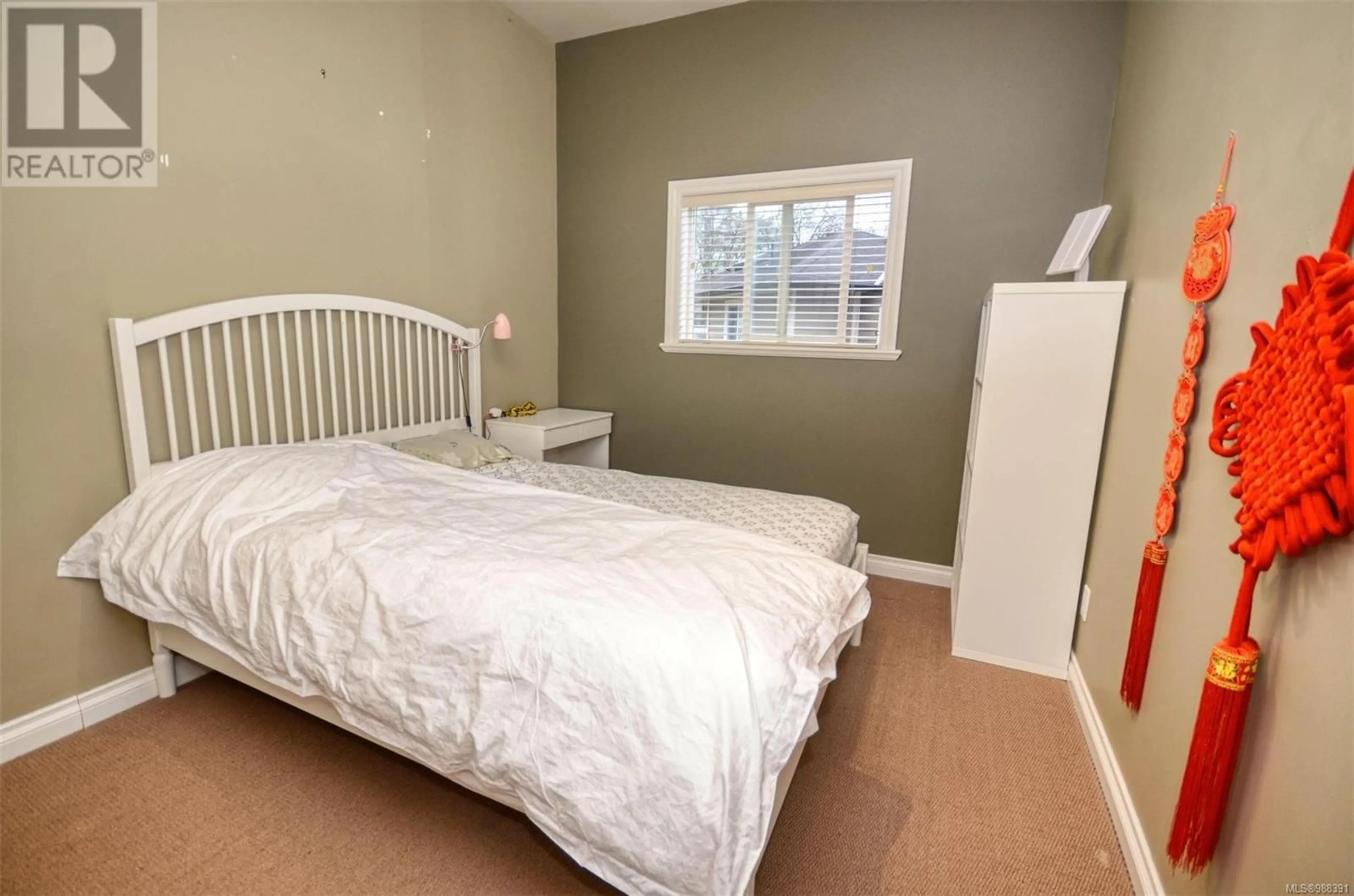 Bedroom with bed, unknown for 800 RAINBOW CRESCENT, Saanich British Columbia V8X5M2