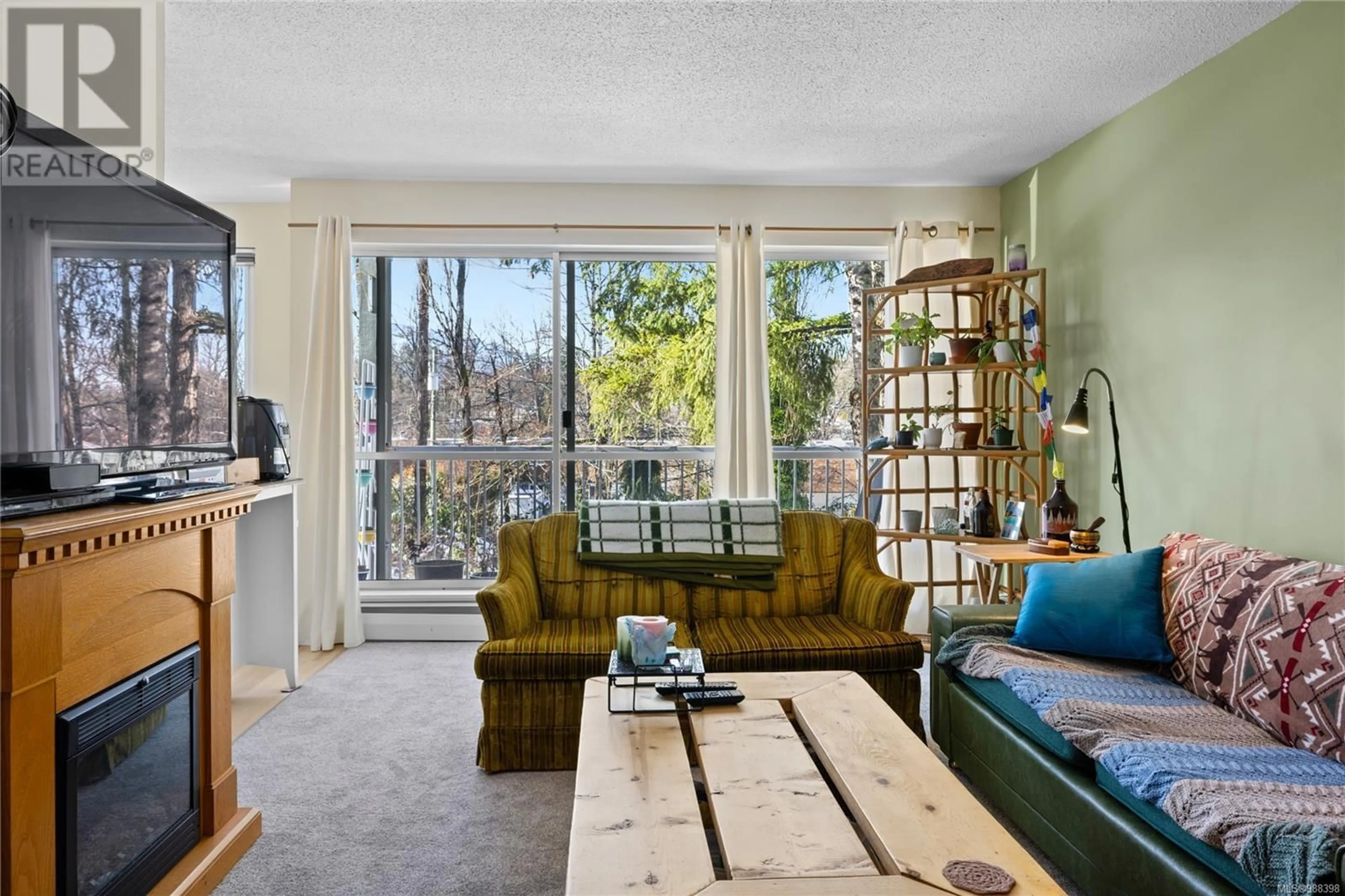 Living room with furniture, carpet floor for 5201 - 999 BOWEN ROAD, Nanaimo British Columbia V9R2A4