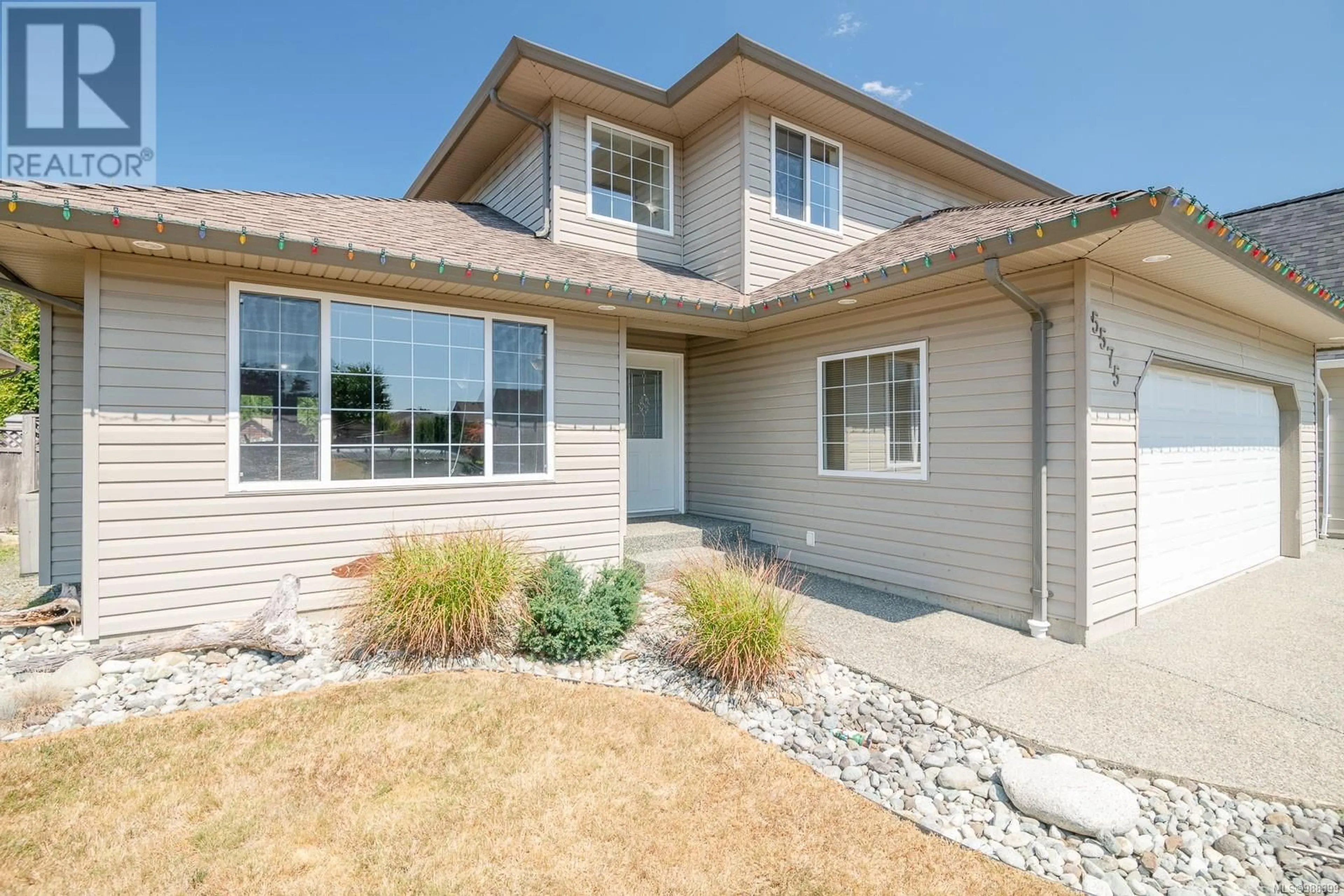 Home with vinyl exterior material, street for 5575 WOODLAND CRESCENT EAST, Port Alberni British Columbia V9Y8E6