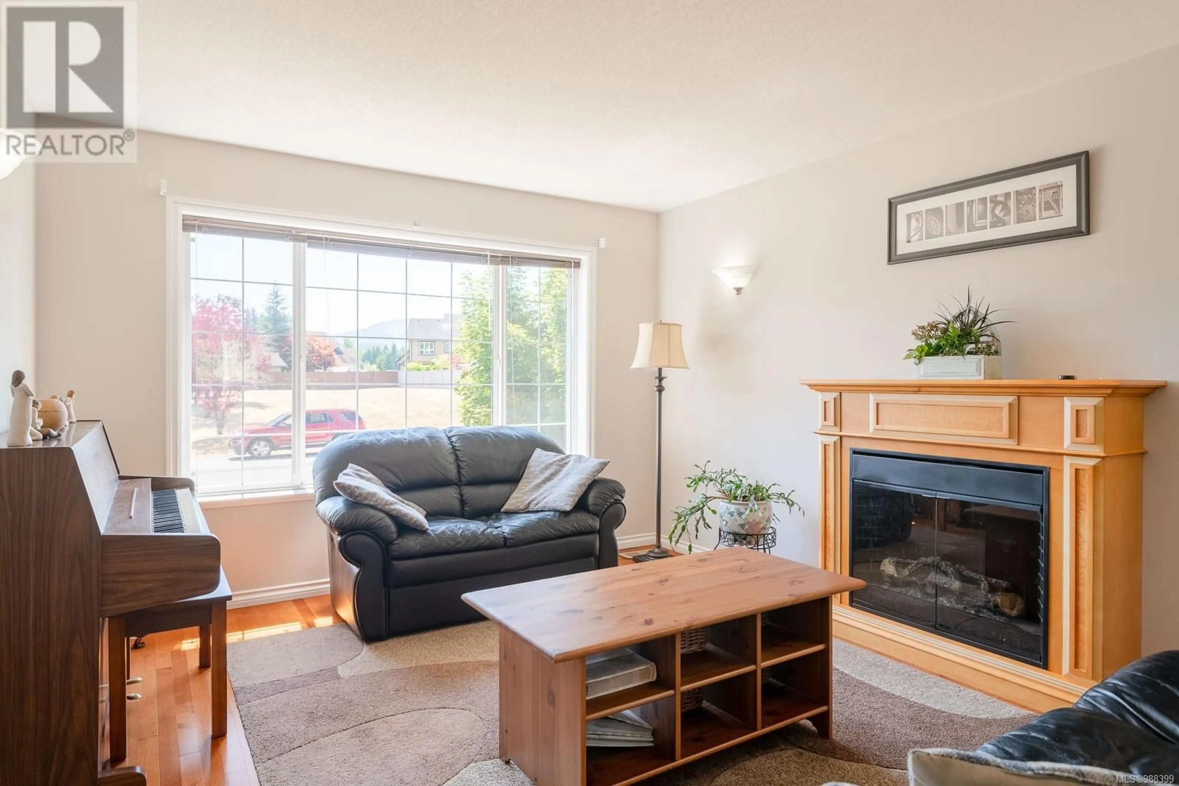 Living room with furniture, unknown for 5575 Woodland Cres E, Port Alberni British Columbia V9Y8E6