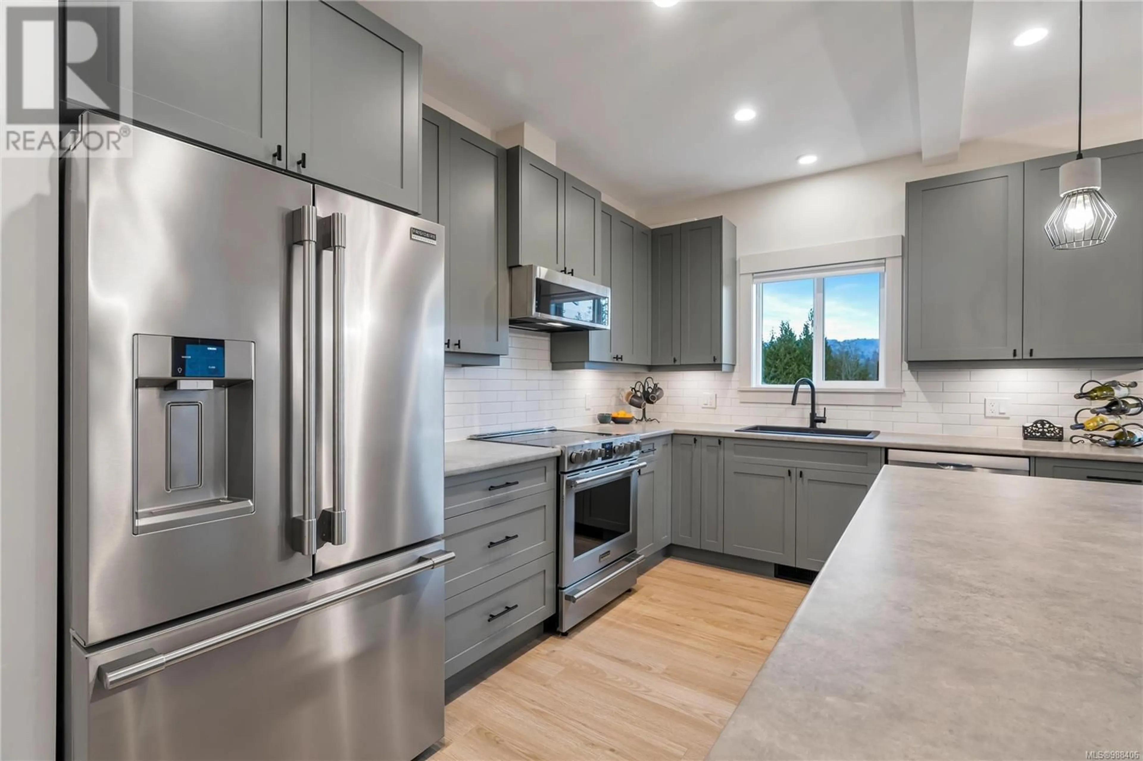 Contemporary kitchen, unknown for 10 420 Cook St, Ladysmith British Columbia V9G1P8