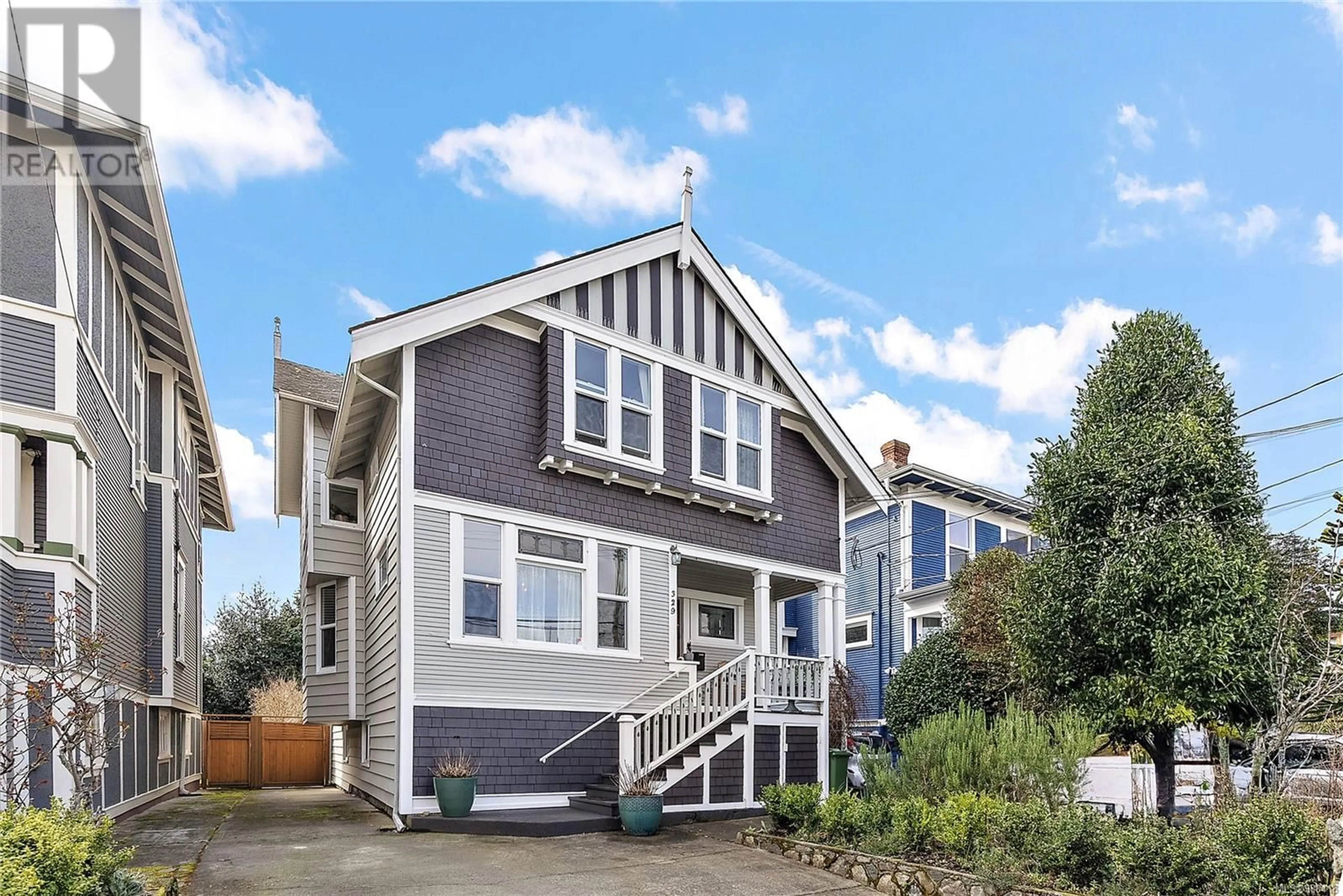 Home with vinyl exterior material, street for 329 SIMCOE STREET, Victoria British Columbia V8V1K9