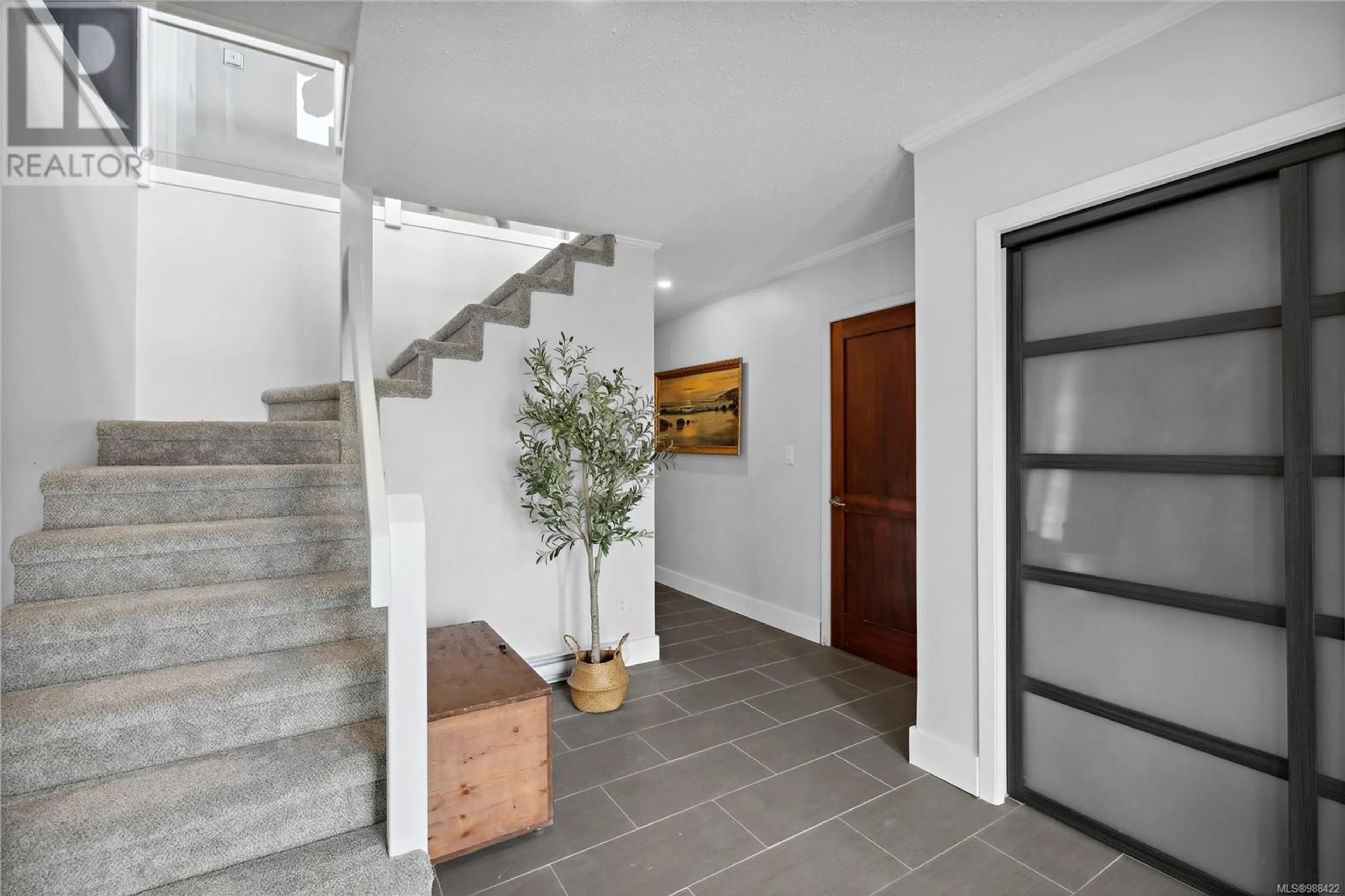 Indoor foyer for 170 LOCKSLEY PLACE, Nanaimo British Columbia V9T4S5