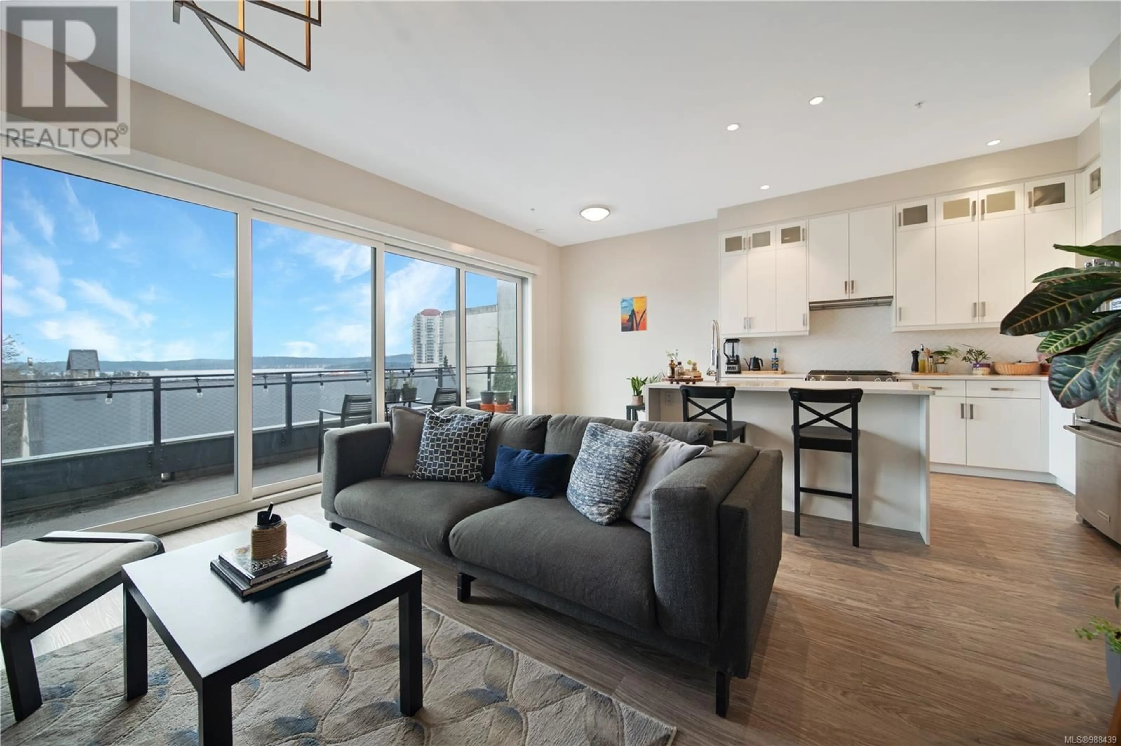 Living room with furniture, unknown for 504 - 91 CHAPEL STREET, Nanaimo British Columbia V9R5H3