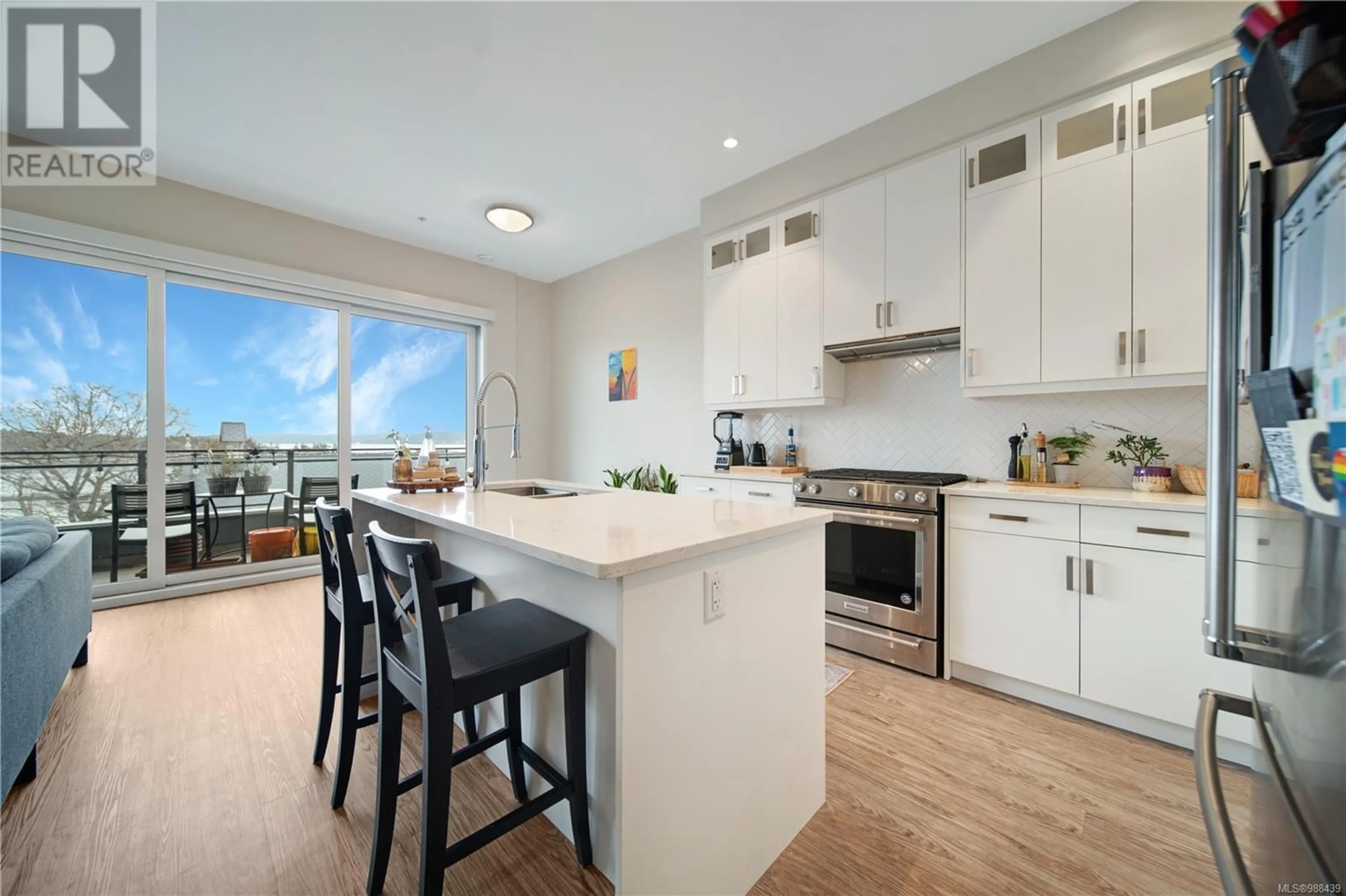 Open concept kitchen, unknown for 504 91 Chapel St, Nanaimo British Columbia V9R5H3