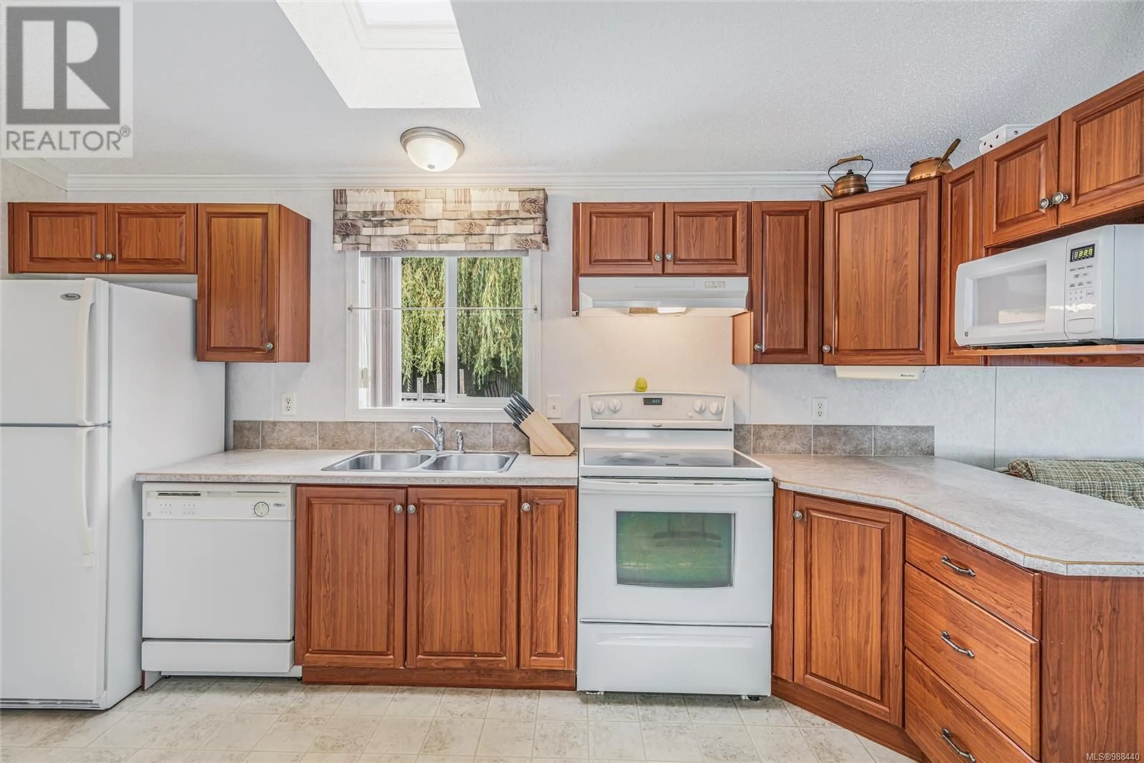 Standard kitchen, ceramic/tile floor for 18 6245 Metral Dr, Nanaimo British Columbia V9T6P8