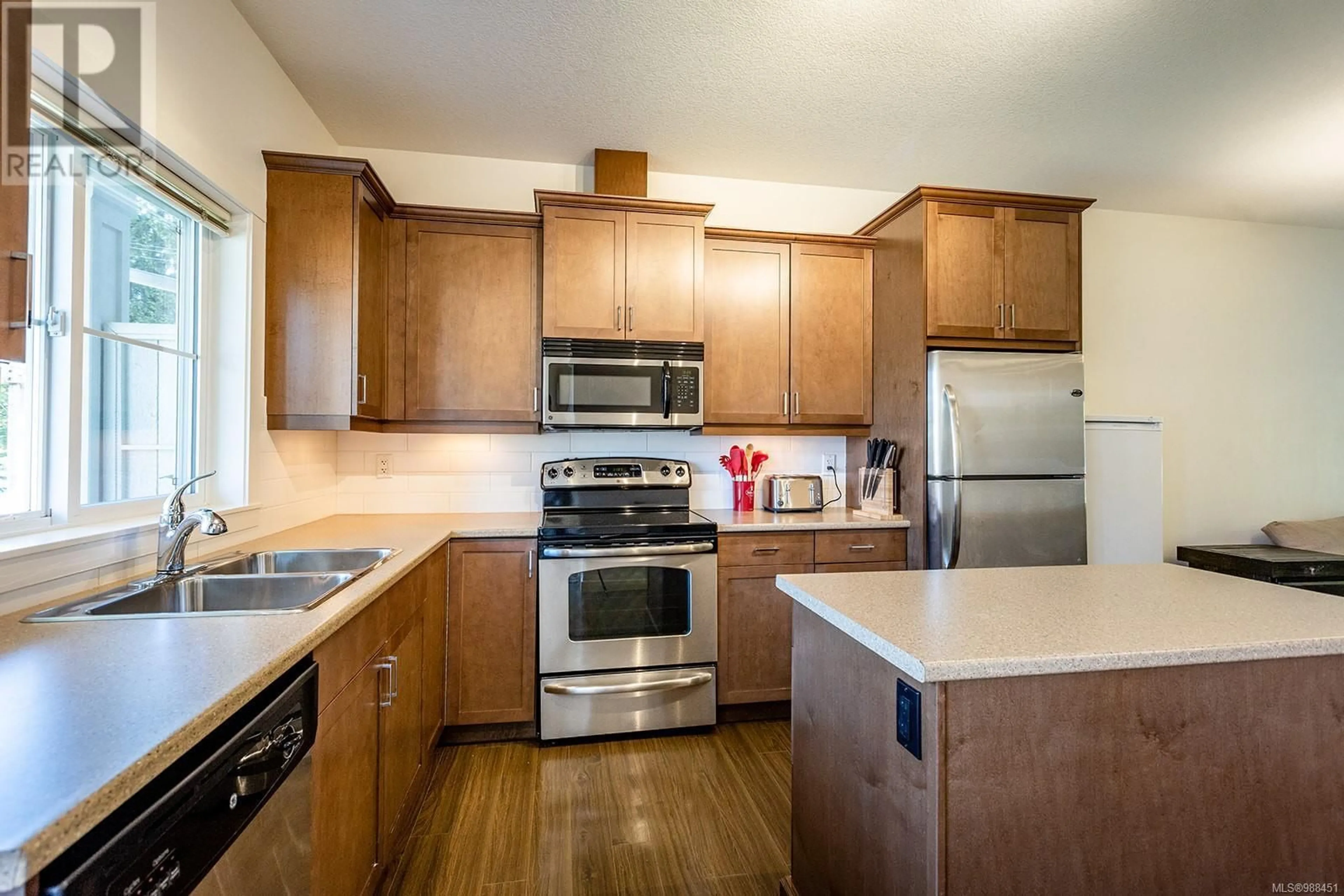 Standard kitchen, unknown for 203 1675 Crescent View Dr, Nanaimo British Columbia V9S0A8