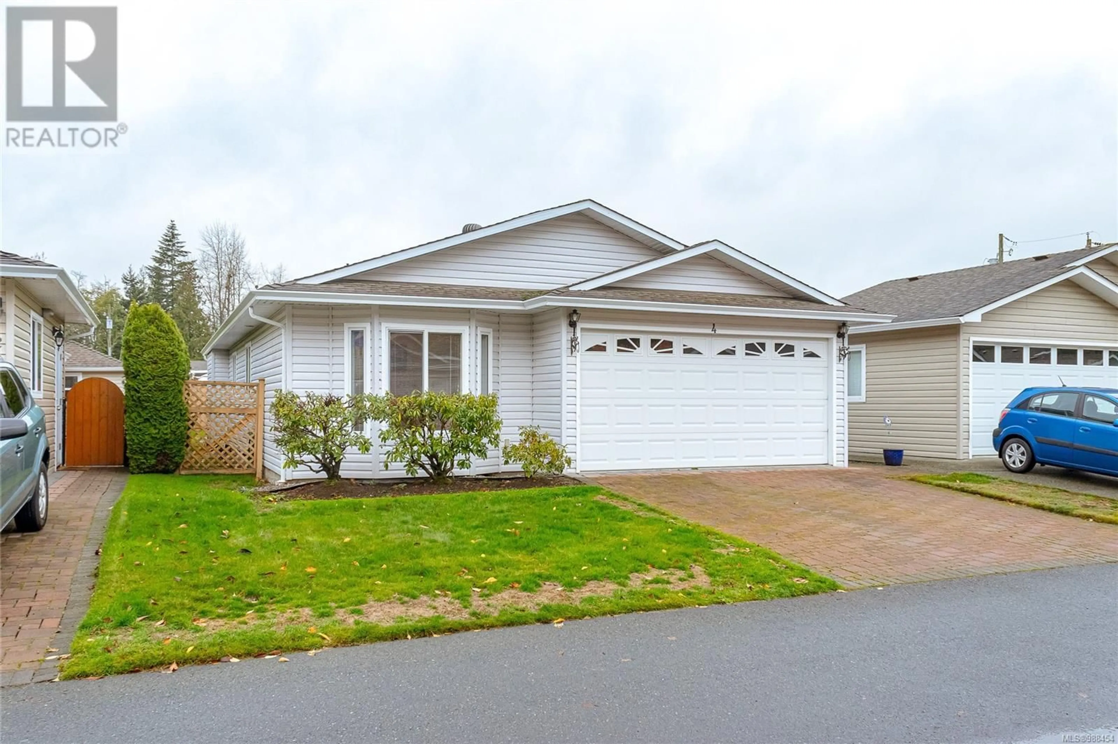 Home with vinyl exterior material, street for 4 7570 Tetayut Rd, Central Saanich British Columbia V8M2H4