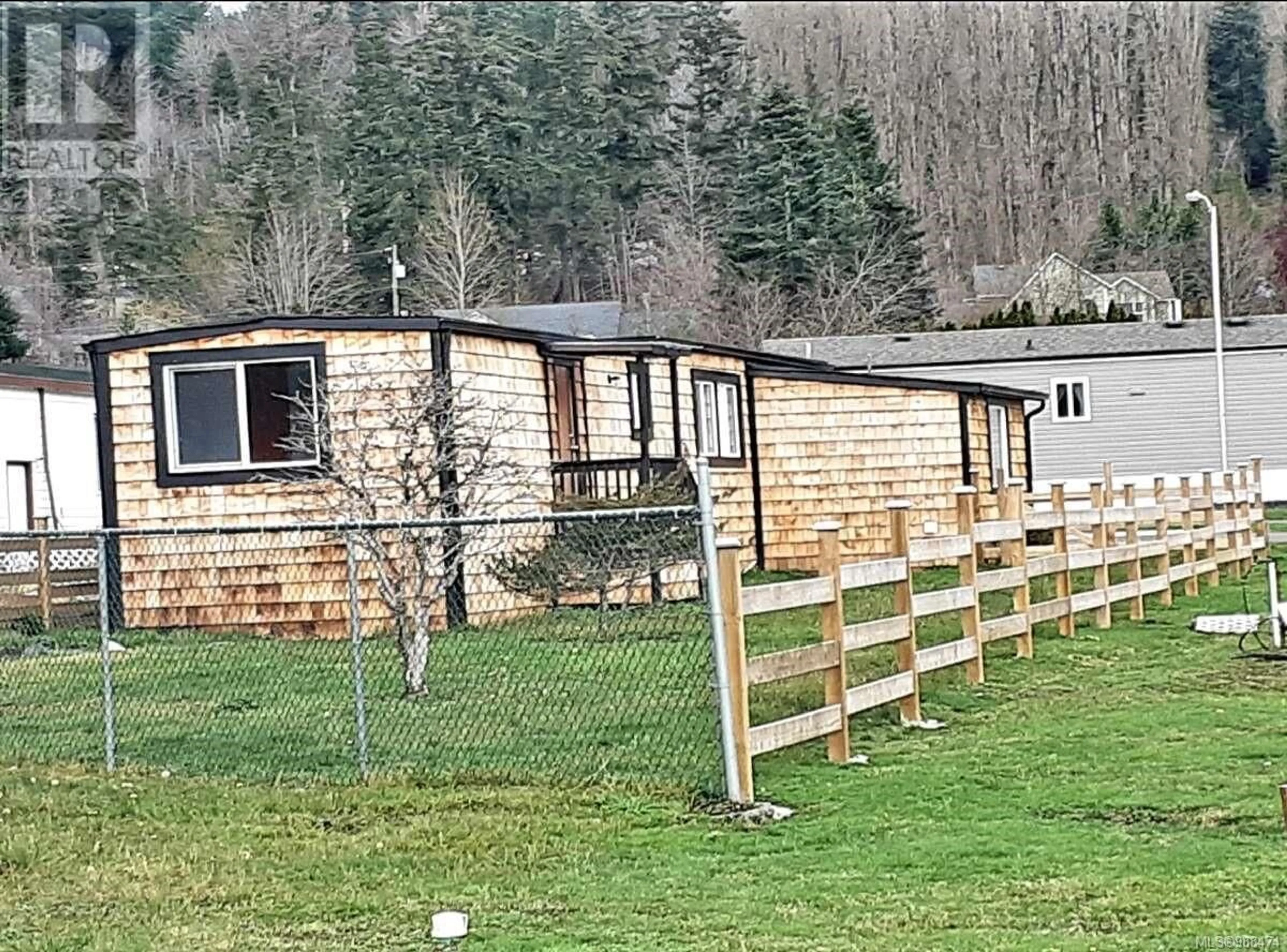 A pic from outside/outdoor area/front of a property/back of a property/a pic from drone, mountain view for 31 5555 GRANDVIEW Rd, Port Alberni British Columbia V9Y8H5