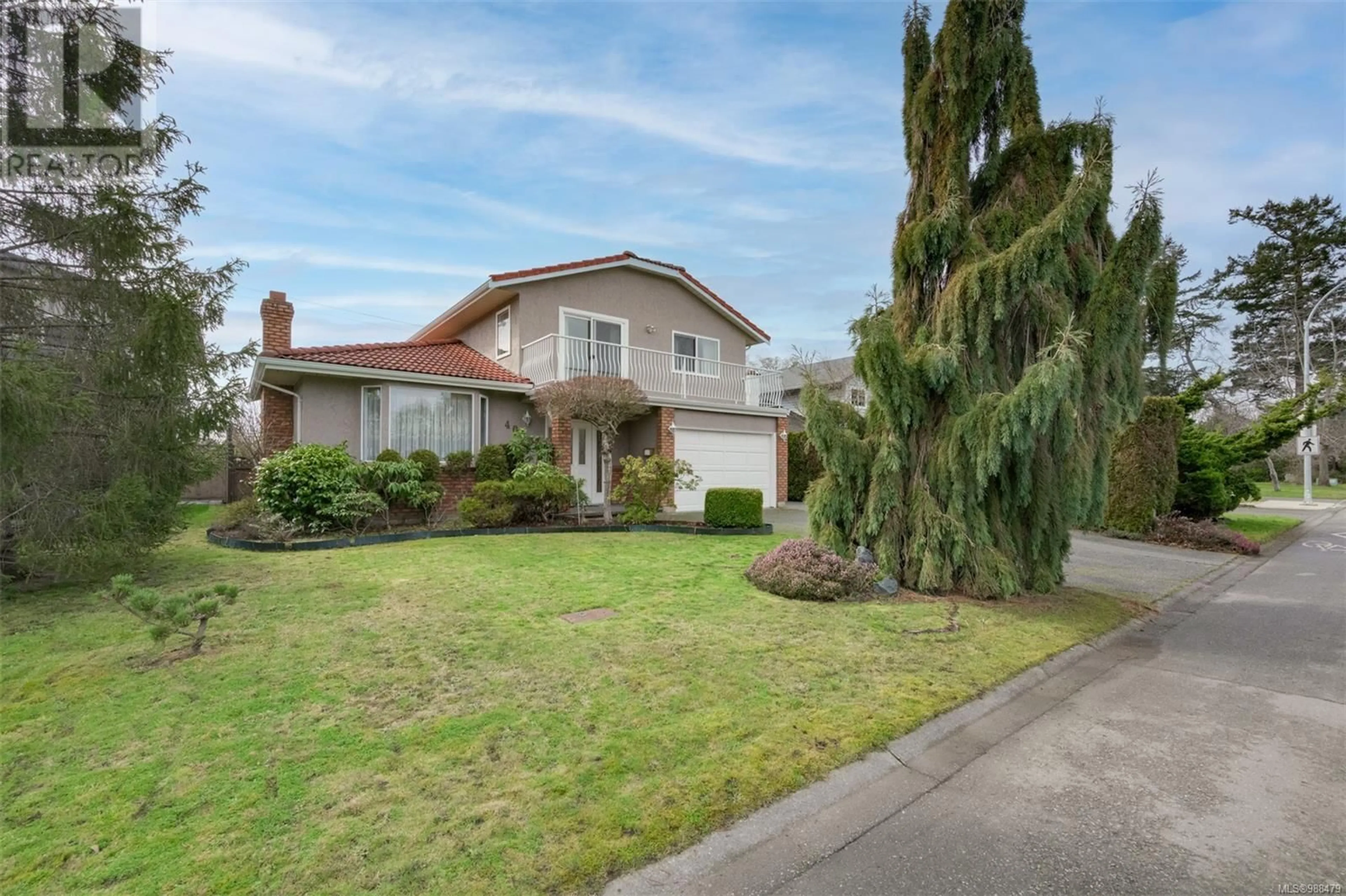 A pic from outside/outdoor area/front of a property/back of a property/a pic from drone, street for 4080 Larchwood Dr, Saanich British Columbia V8N6H7