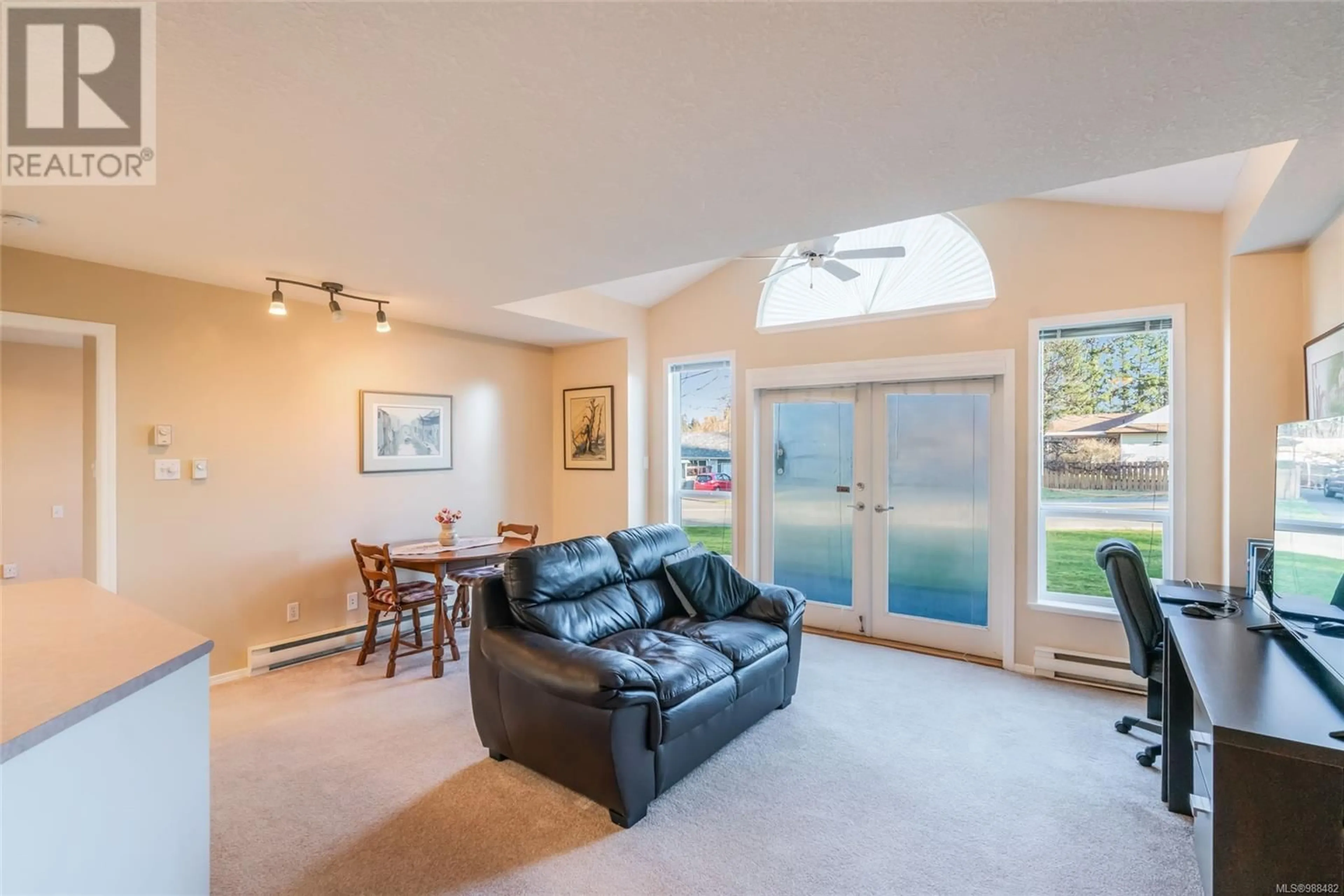 Living room with furniture, unknown for 506 - 265 MILLS STREET, Parksville British Columbia V9P2N5
