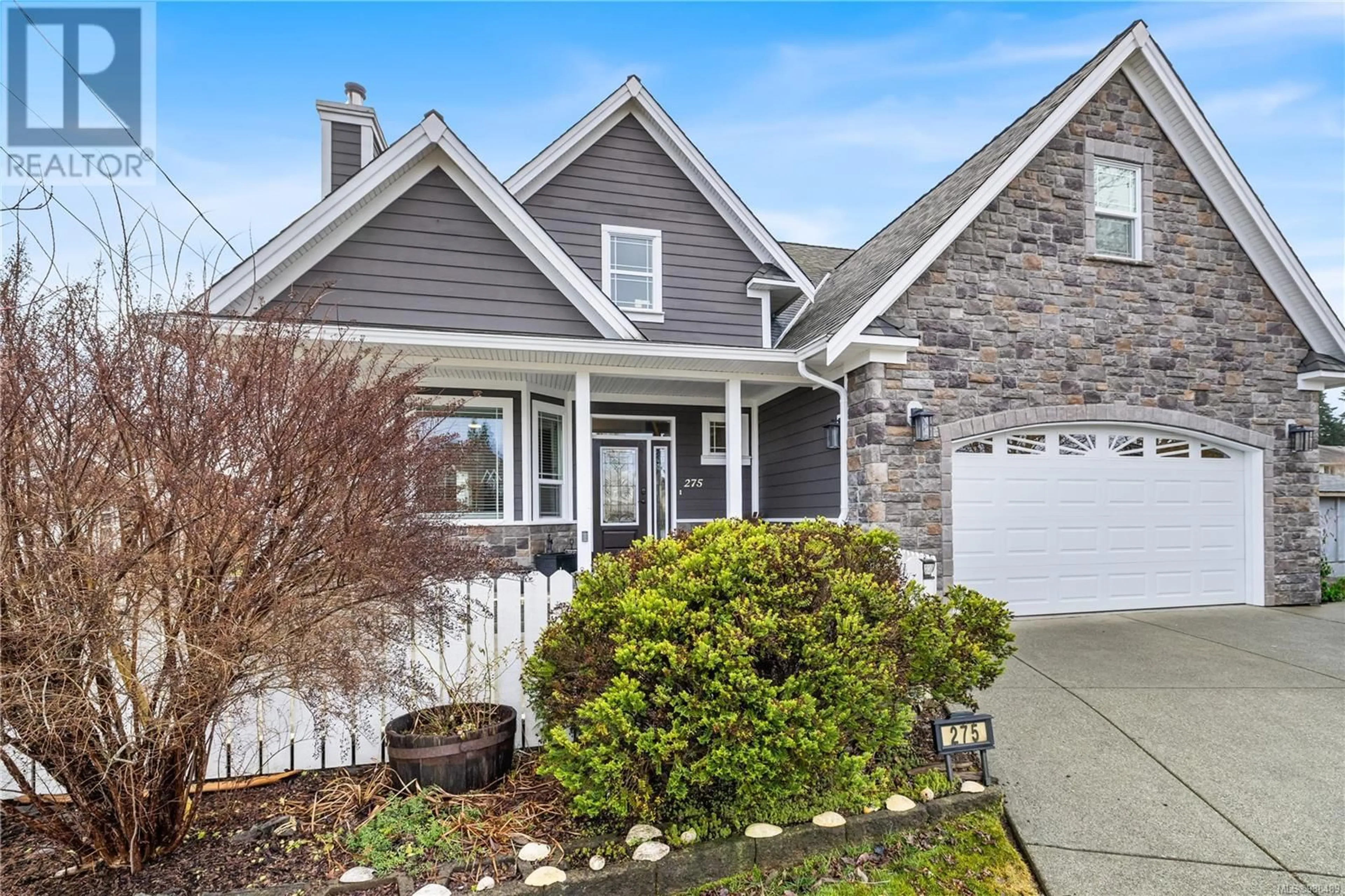 Home with vinyl exterior material, street for 275 DAHL ROAD, Campbell River British Columbia V9W7X8