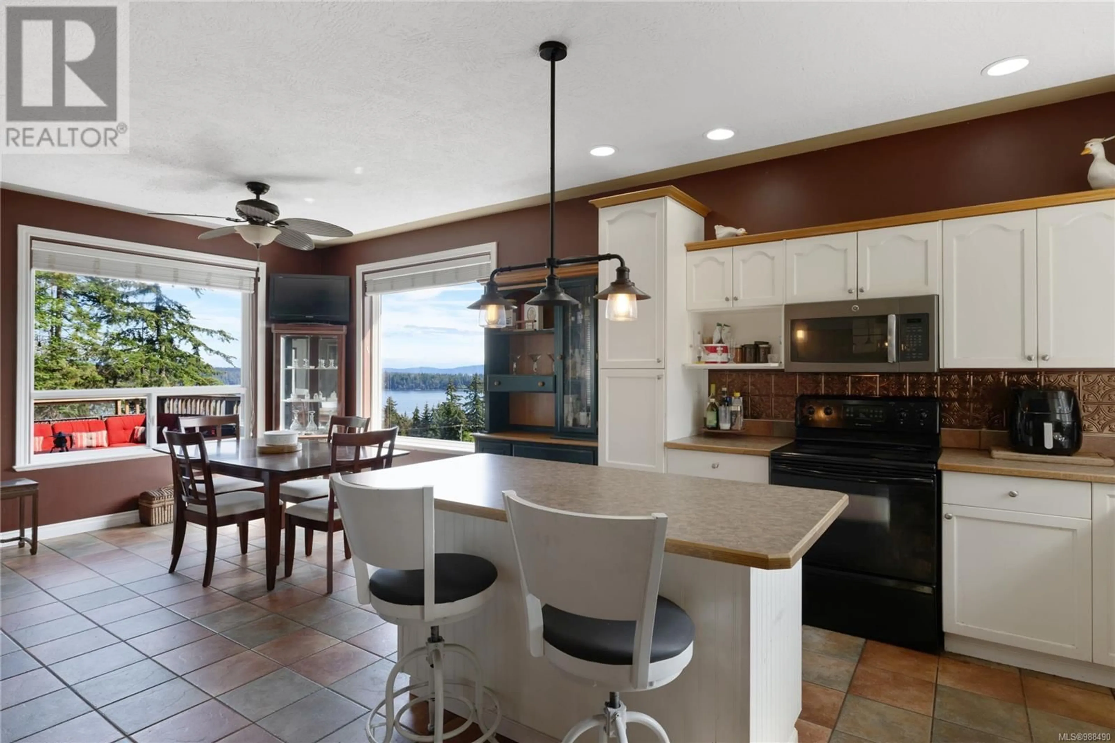 Open concept kitchen, ceramic/tile floor for 503 Louise Rd, Ladysmith British Columbia V9G1B8